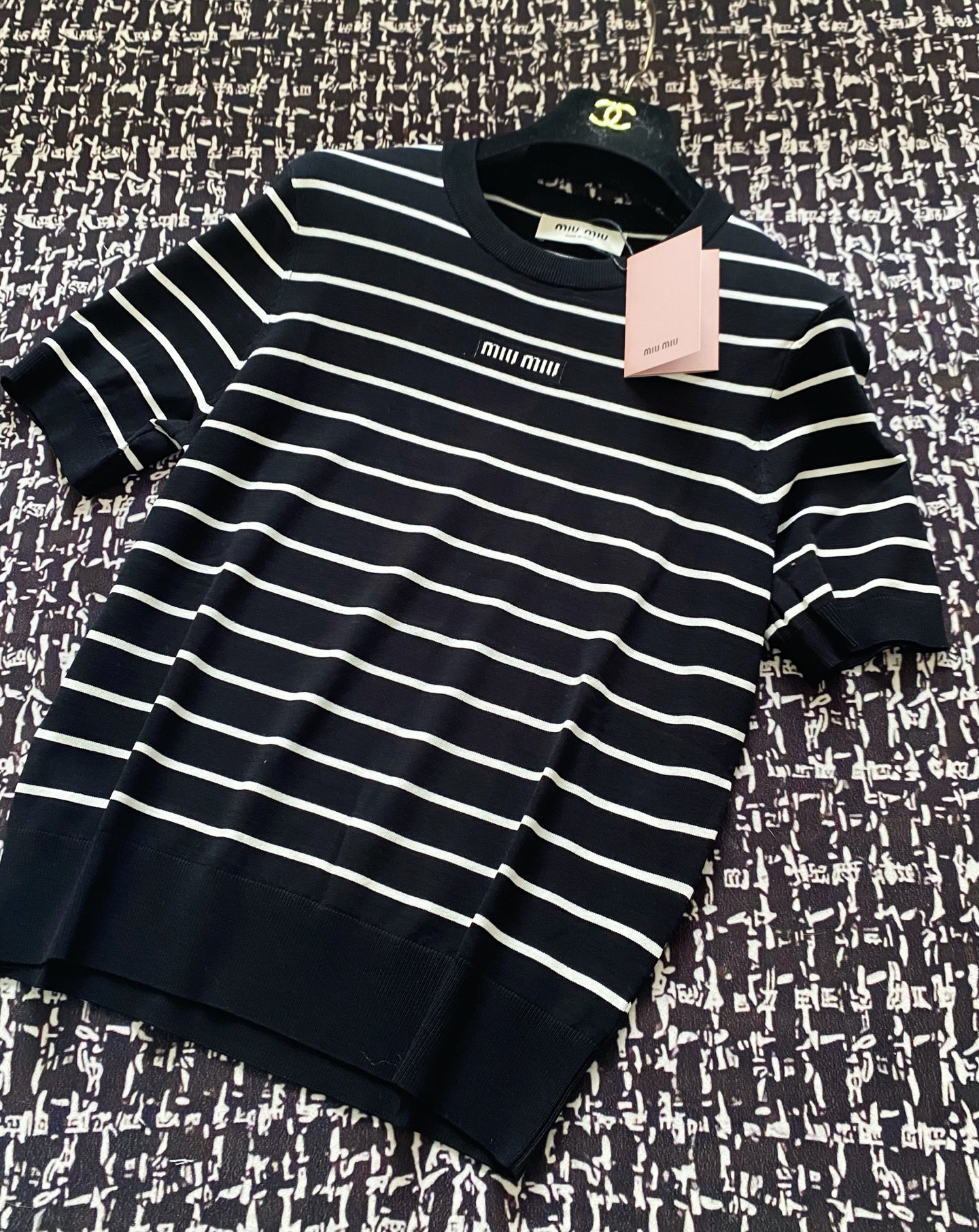 NO:330767,New style simple three-color striped round neck short sleeve logo embellishment and decoration, slim and versatile color code number //, T-shirt, alexander wang19860909新款 簡約三色条纹圆领短袖 logo点缀修饰 上身显瘦百搭 色碼 码数//,,T-shirt,alexander wang,Women's clothing