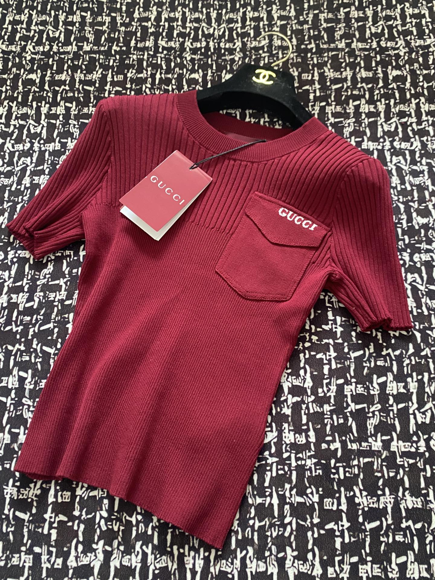 NO:330782,New early spring style, two-color knitted short-sleeved logo pocket decoration embellishment, upper body temperament makes you look slim Size //,, T-shirt,alexander wang19860909早春新款 二色针织短袖 logo口袋装饰点缀 上身氣質显瘦 码数//,,T-shirt,alexander wang,Women's clothing