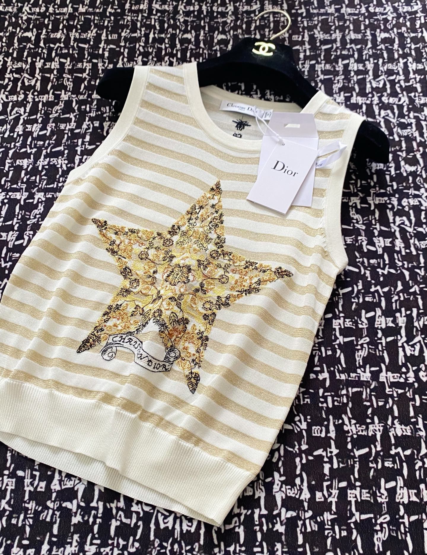 NO:330776,New two-color striped embroidery vest logo pattern embroidery embroidery embroidery decoration upper body look slim and fashionable Size //,,alexander wang19860909新款 二色条纹刺绣背心 logo图案刺绣点缀修饰 上身顯瘦時尚 码数//,,alexander wang,Women's clothing