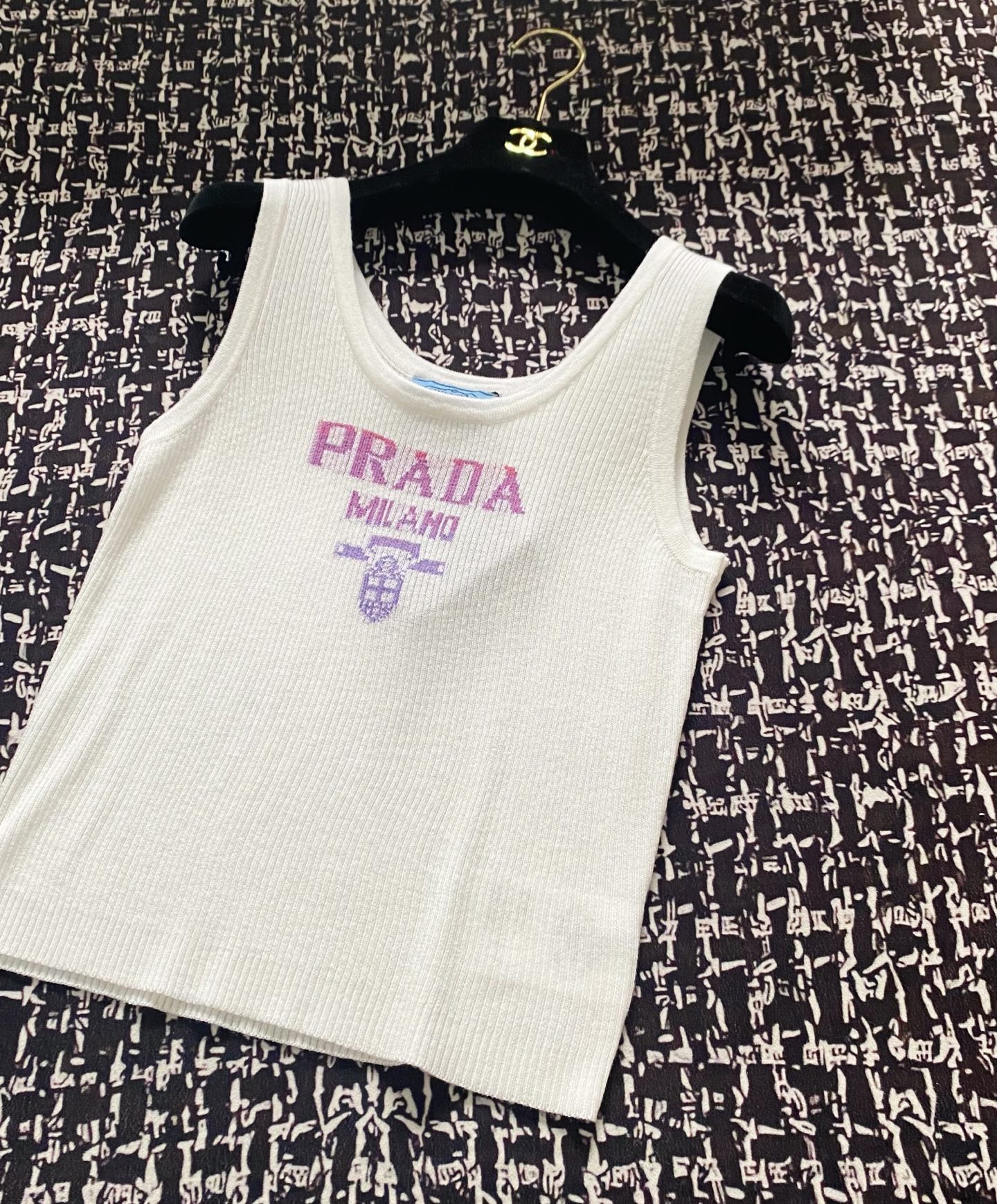 NO:330756,New two-color vest, color logo modification, upper body makes you look slim and white in skin. Number of sizes //,,alexander wang19860909新款 二色背心 彩色logo修饰搭配 上身显瘦超級显肤白 码数//,,alexander wang,Women's clothing