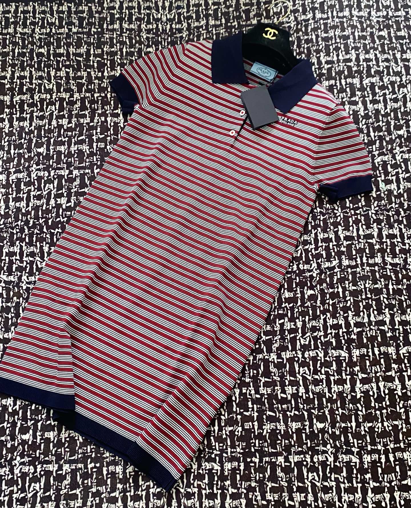 NO:331276,New contrasting striped lapel short-sleeved skirt logo modification matching, upper body makes it look slim and white in skin size //, skirts, T-shirt, alexander wang19860909新款 撞色条纹翻领短袖裙 logo修饰搭配 上身显瘦超級显肤白 码数//,,skirts,T-shirt,alexander wang,Women's clothing