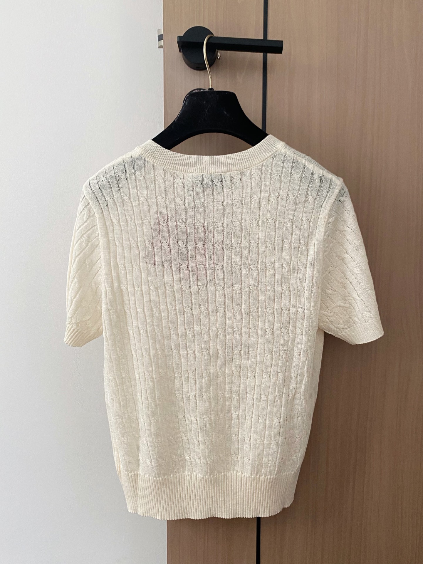 🛒—新款发售— 𝐌𝐢𝐮𝐦𝐢𝐮 𝟐𝟓新款 三色开衫 彩色纽扣点缀修饰 上身显瘦百搭 𝟑色𝟑碼 𝟑𝟔/𝟑𝟖/