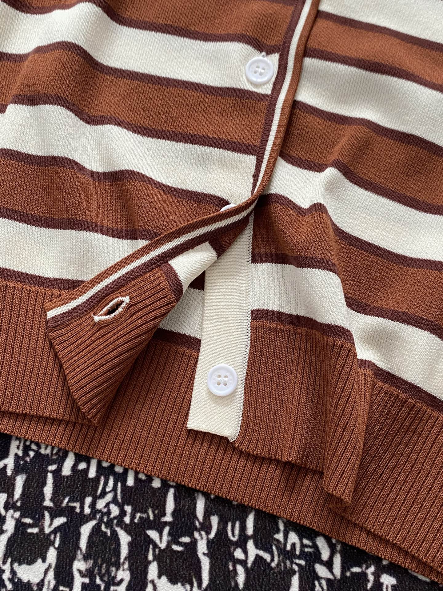 PRADA Striped Knit Cardigan with Embroidered Logo - Slim Fit, Chic Design 5 i1746617428519 1108 0 4