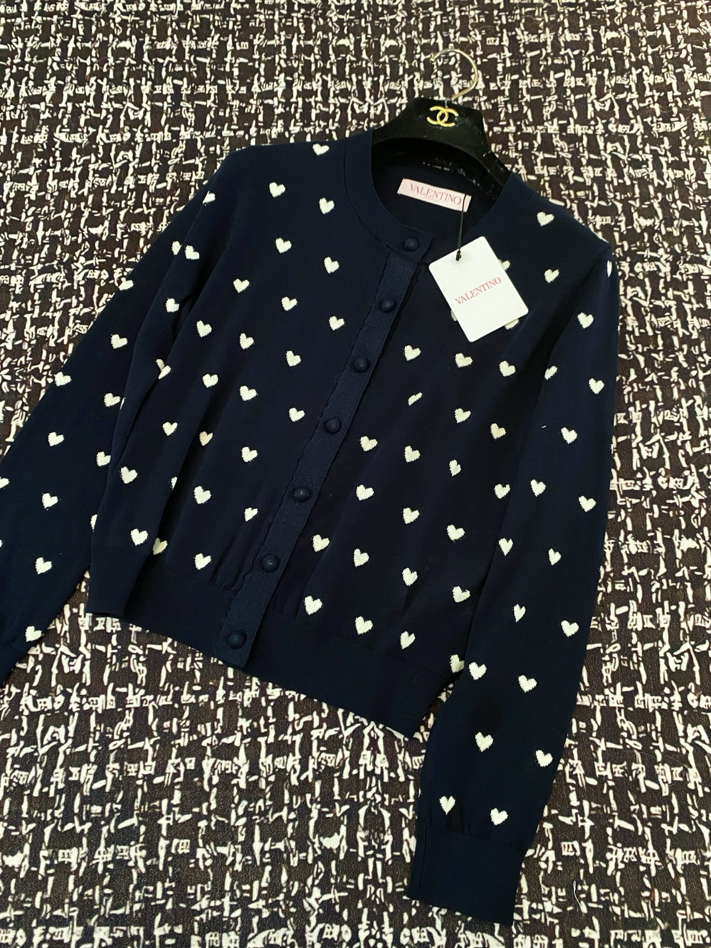 NO:332510,New Year's cardigan logo pattern embellishment, fashionable and relaxing feeling on the upper body, size //, alexander wang19860909年新款开衫 logo图案修饰点缀 上身時尚鬆弛感 码数//,,alexander wang,Women's clothing