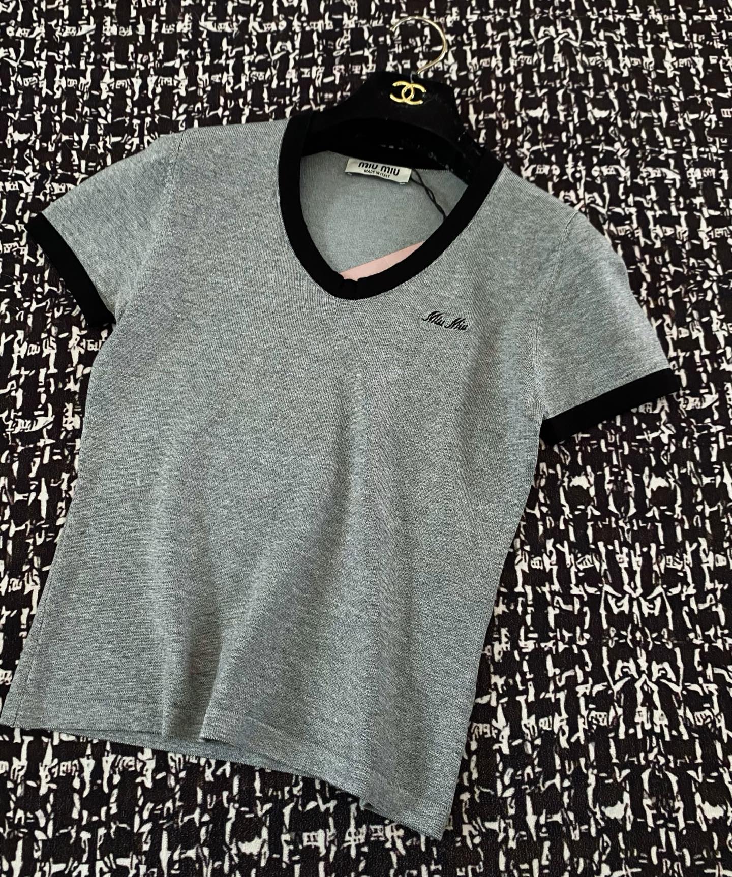 NO:332513,New three-color short-sleeved logo embellishment and decoration, slim and versatile upper body size //, T-shirt, alexander wang19860909新款 三色短袖 logo点缀修饰 上身显瘦百搭 码数//,,T-shirt,alexander wang,Women's clothing