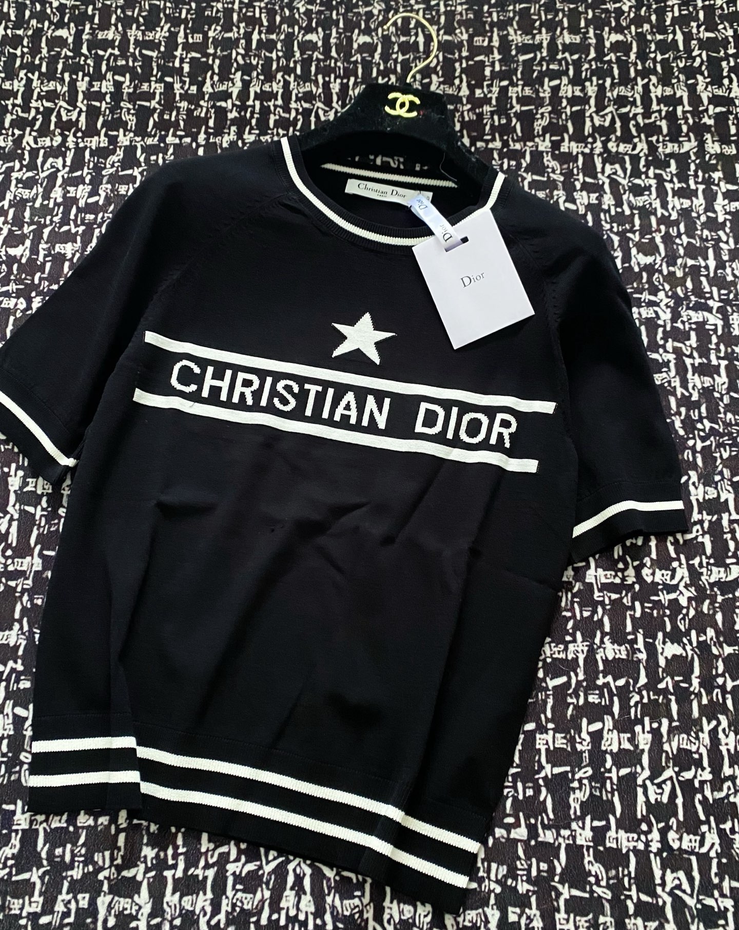 NO:335638,New two-color short-sleeved logo pattern embellishment and decoration, upper body makes you look slim and fashionable. Size //, T-shirt, alexander wang19860909新款 二色短袖 logo图案点缀修饰 上身顯瘦時尚 码数//,,T-shirt,alexander wang,Women's clothing