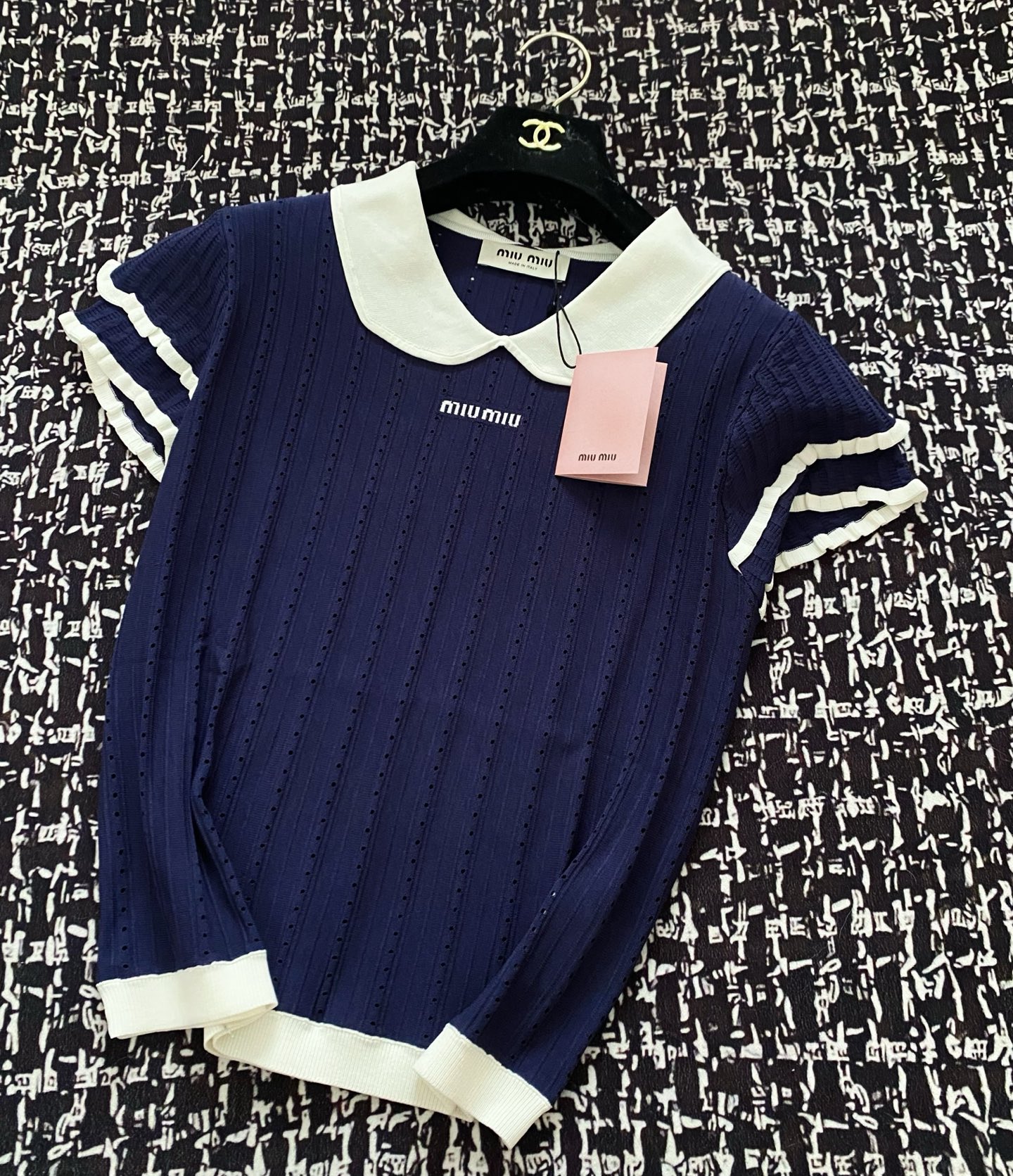 NO:334473,New two-color short-sleeved logo embellishment and decoration, slim and versatile color code number //, T-shirt, alexander wang19860909新款 二色短袖 logo点缀修饰 上身显瘦百搭 色碼 码数//,,T-shirt,alexander wang,Women's clothing