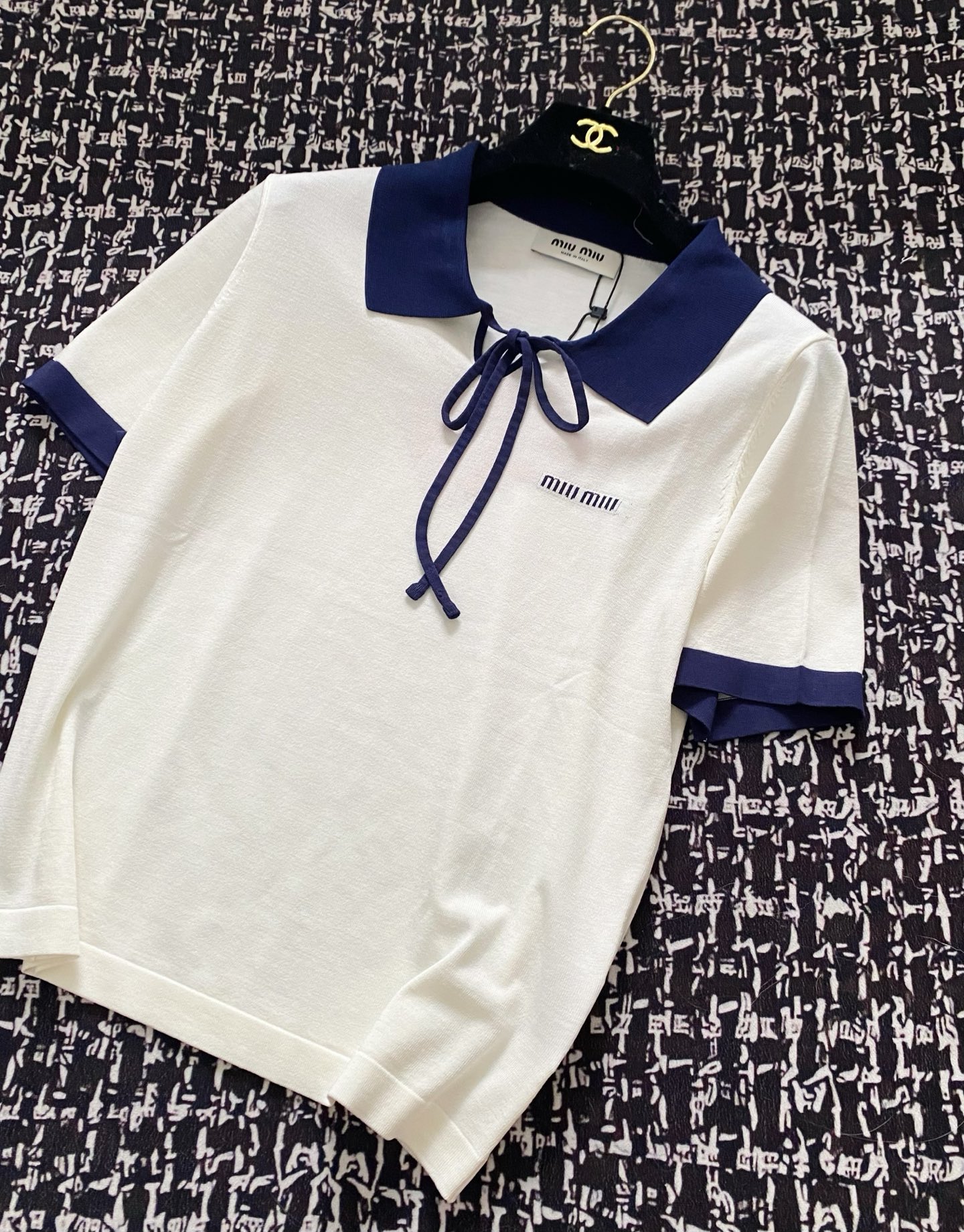 NO:334479,New two-color short-sleeved logo embellishment and decoration, slim and versatile color code number //, T-shirt, alexander wang19860909新款 二色短袖 logo点缀修饰 上身显瘦百搭 色碼 码数//,,T-shirt,alexander wang,Women's clothing