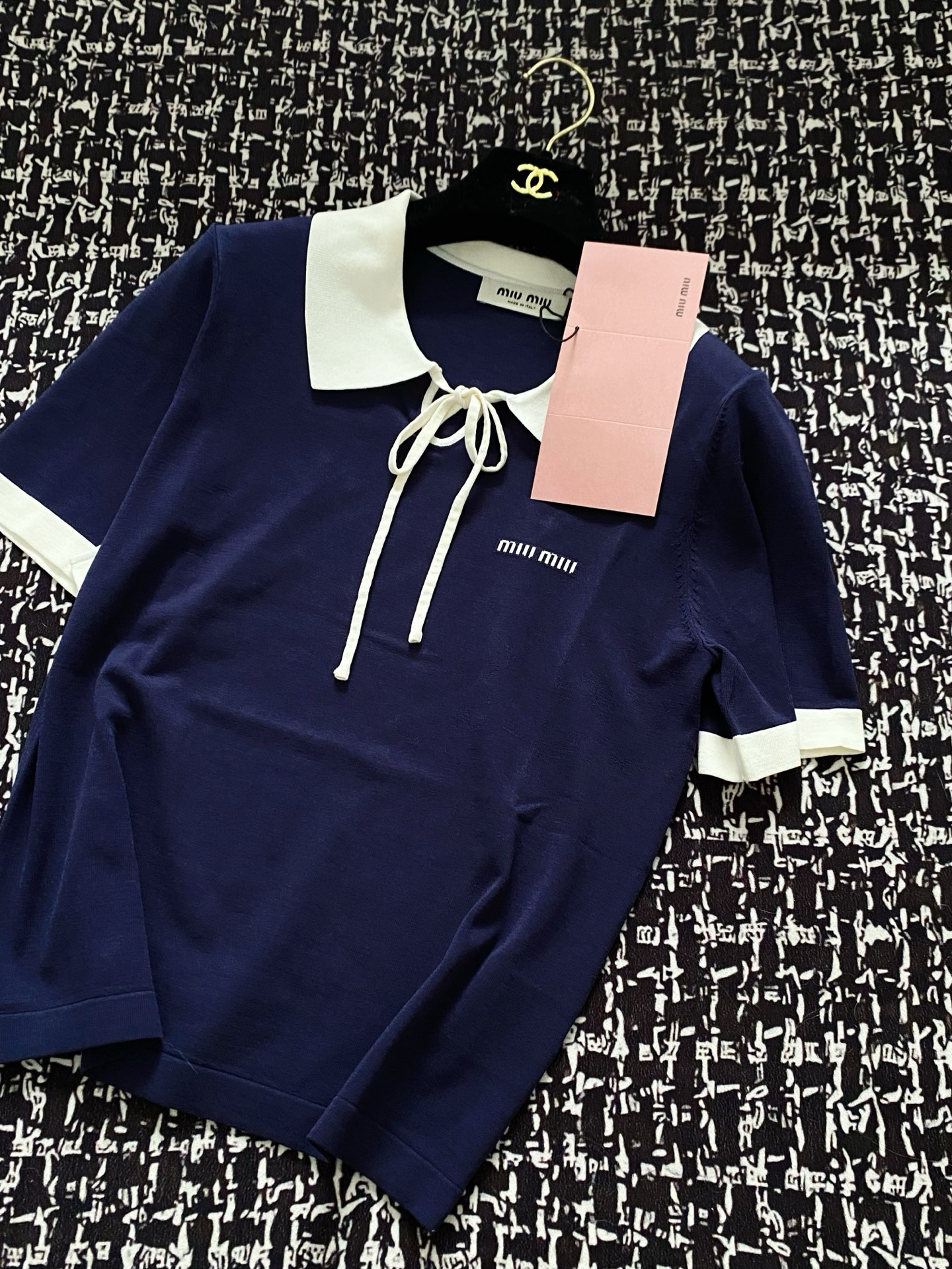 NO:334483,New two-color short-sleeved logo embellishment and decoration, slim and versatile color code number //, T-shirt, alexander wang19860909新款 二色短袖 logo点缀修饰 上身显瘦百搭 色碼 码数//,,T-shirt,alexander wang,Women's clothing