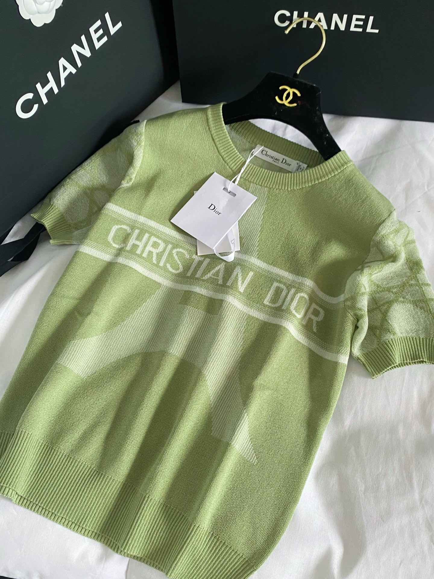 NO:335625,New two-color short-sleeved logo pattern embellishment and decoration, upper body makes you look slim and fashionable. Size //, T-shirt, alexander wang19860909新款 二色短袖 logo图案点缀修饰 上身顯瘦時尚 码数//,,T-shirt,alexander wang,Women's clothing