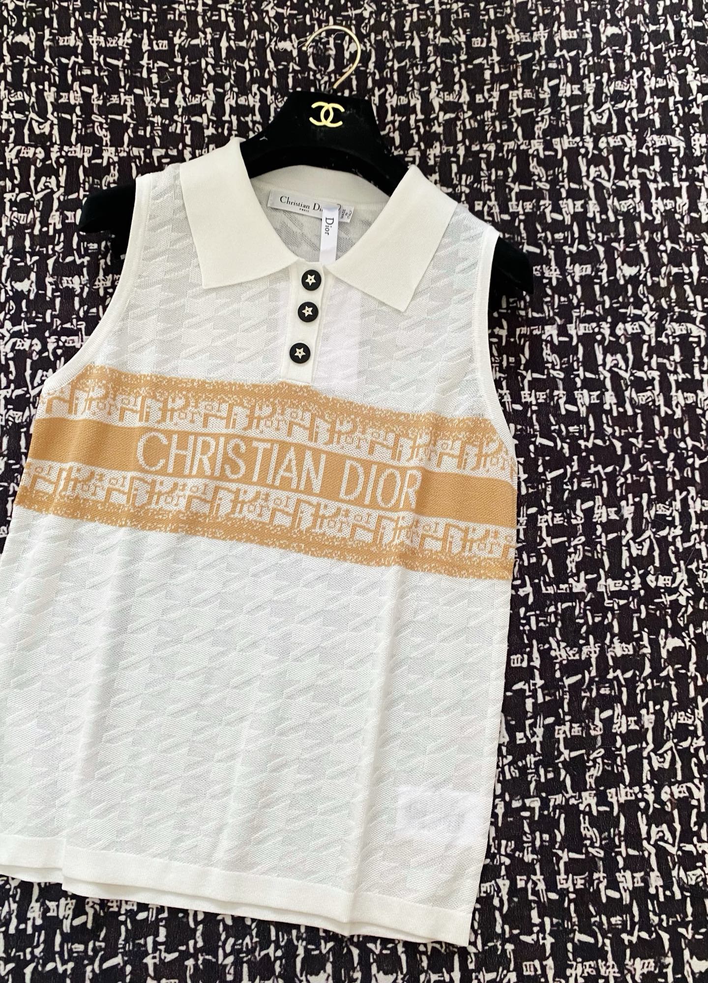 NO:415125,New three-color lapel vest pattern embellishment and decoration, upper body slim and fashionable color code number //,,alexander wang19860909新款 三色翻领背心 图案点缀修饰 上身顯瘦時尚 色碼 码数//,,alexander wang,Women's clothing