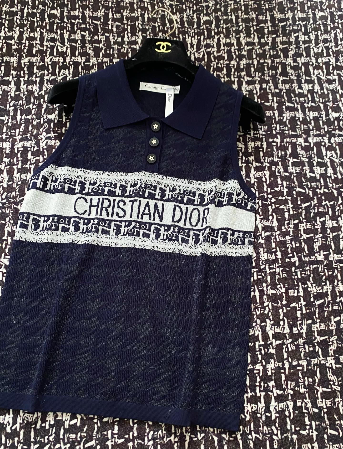 NO:415138,New three-color lapel vest pattern embellishment and decoration, upper body slim and fashionable color code number //,,alexander wang19860909新款 三色翻领背心 图案点缀修饰 上身顯瘦時尚 色碼 码数//,,alexander wang,Women's clothing