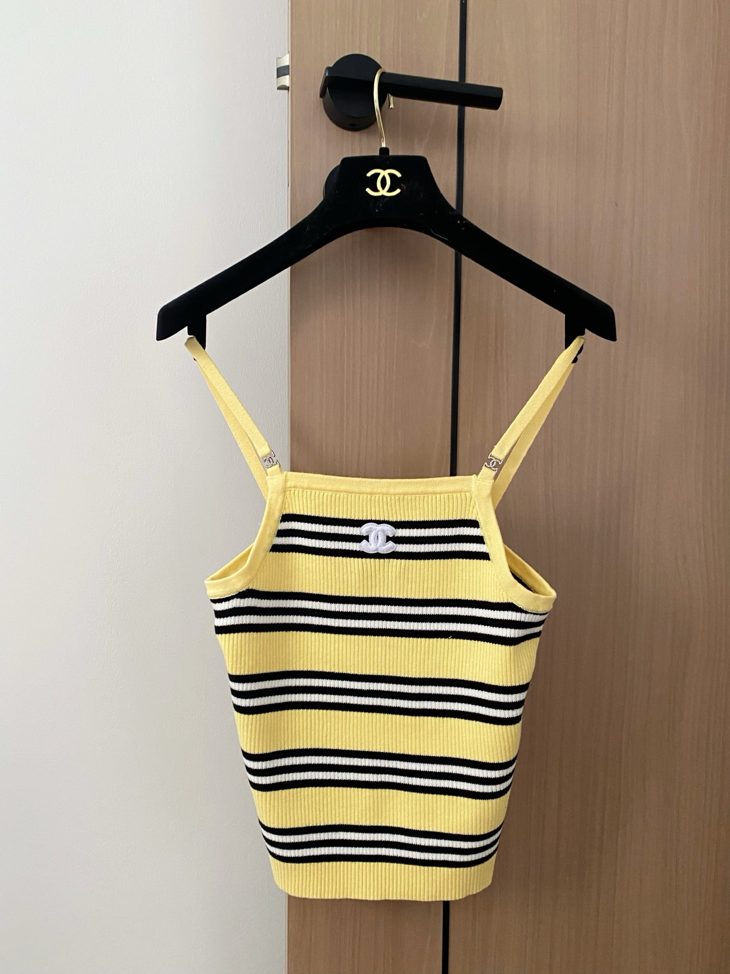 NO:424328,New three-color vest, breathable fabric, logo pattern design and embellishment!  !  High-end atmosphere of upper body color code number //, alexander wang19860909新款 三色背心 面料透气 logo图案设计修饰点缀！！上身高级氛围感 色 码数//,,alexander wang,Women's clothing