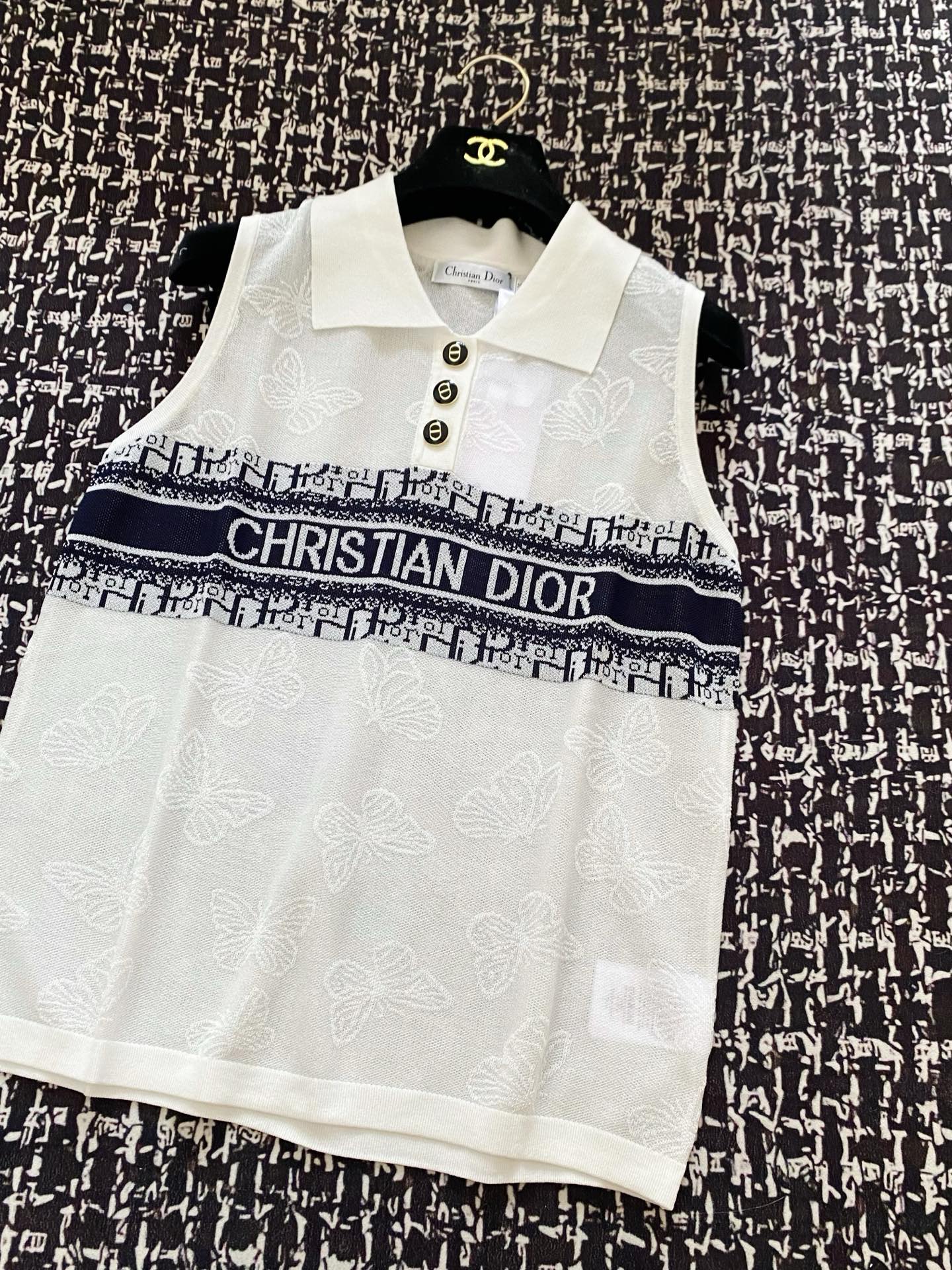 NO:415149,New three-color lapel vest pattern embellishment and decoration, upper body slim and fashionable color code number //,,alexander wang19860909新款 三色翻领背心 图案点缀修饰 上身顯瘦時尚 色碼 码数//,,alexander wang,Women's clothing