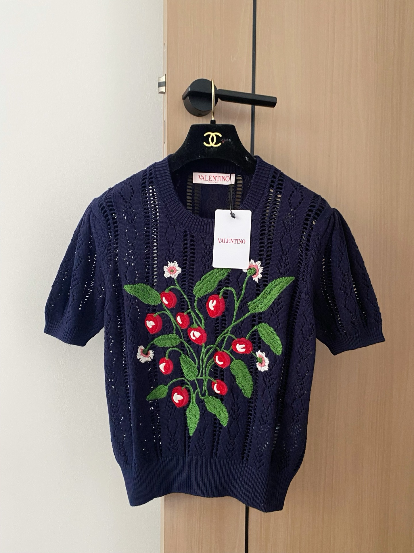 NO:424355,New summer style, two-color embroidery short sleeves, embroidery pattern logo embellishment, fashionable and relaxing feeling, color, code number //,,T-shirt,alexander wang19860909夏季新款 二色刺绣短袖 刺绣图案logo修饰点缀 上身時尚鬆弛感 色 码数//,,T-shirt,alexander wang,Women's clothing