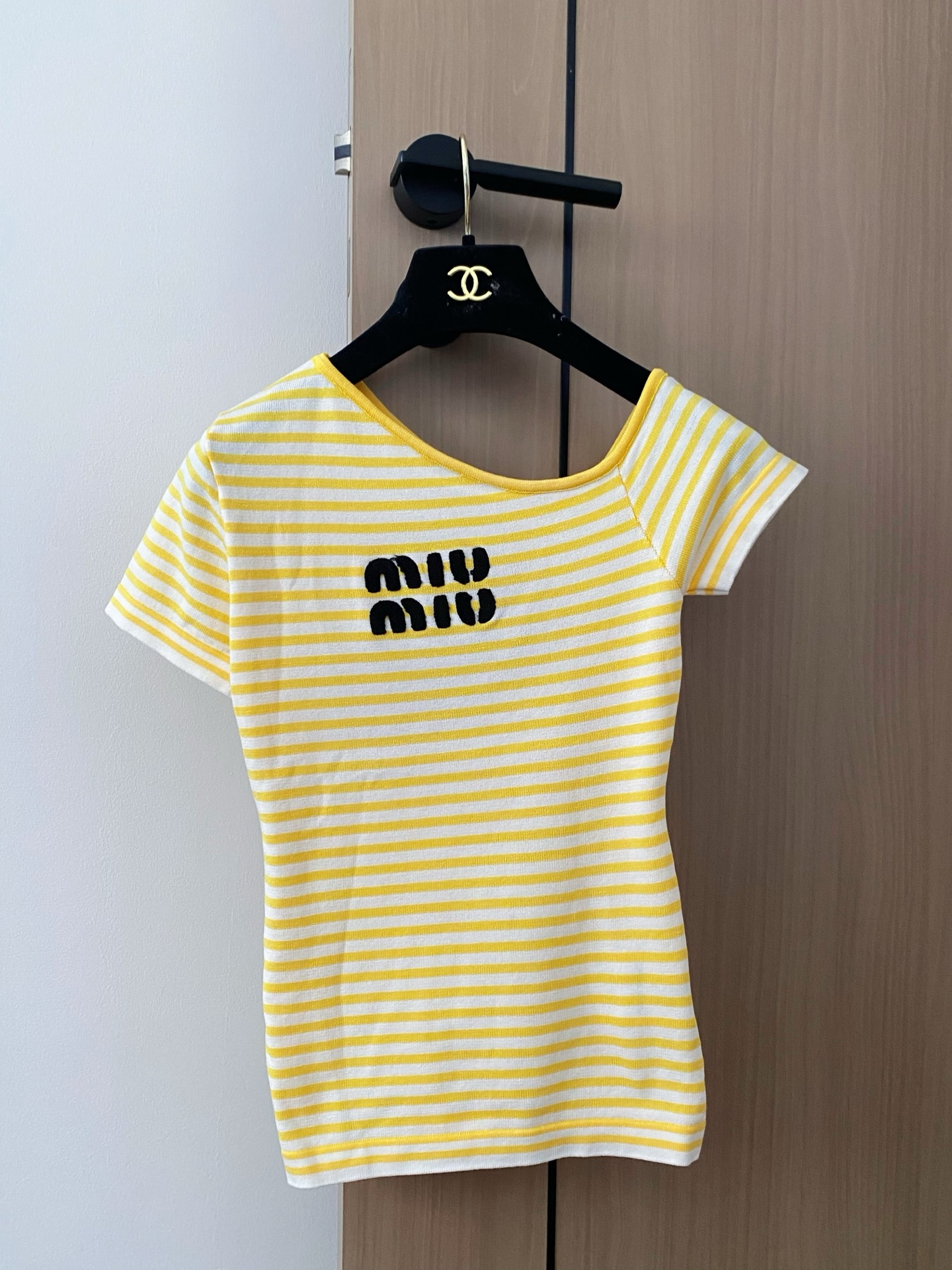 NO:426182,New four-color off-shoulder short-sleeved logo embellishment!  Slim and versatile color code //, T-shirt, alexander wang19860909新款 四色斜肩短袖 logo点缀修饰 ！上身显瘦百搭 色 码数//,,T-shirt,alexander wang,Women's clothing