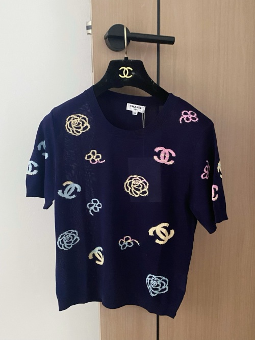 Chanel 25 Short Sleeve Top - Breathable Fabric & Elegant Logo Design