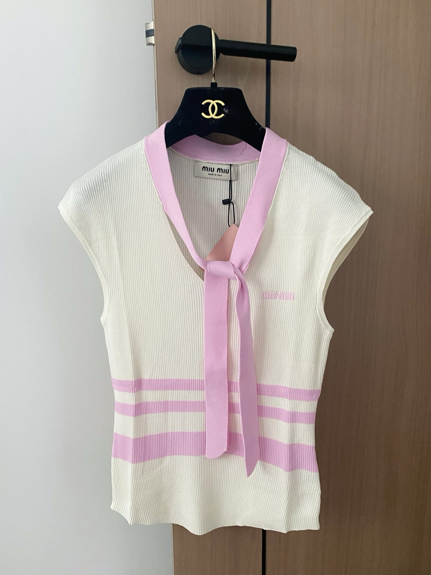 NO:419178,New three-color vest logo embellishment and decoration, slim and versatile color, number of codes //,,alexander wang19860909新款 三色背心 logo点缀修饰 上身显瘦百搭 色 码数//,,alexander wang,Women's clothing