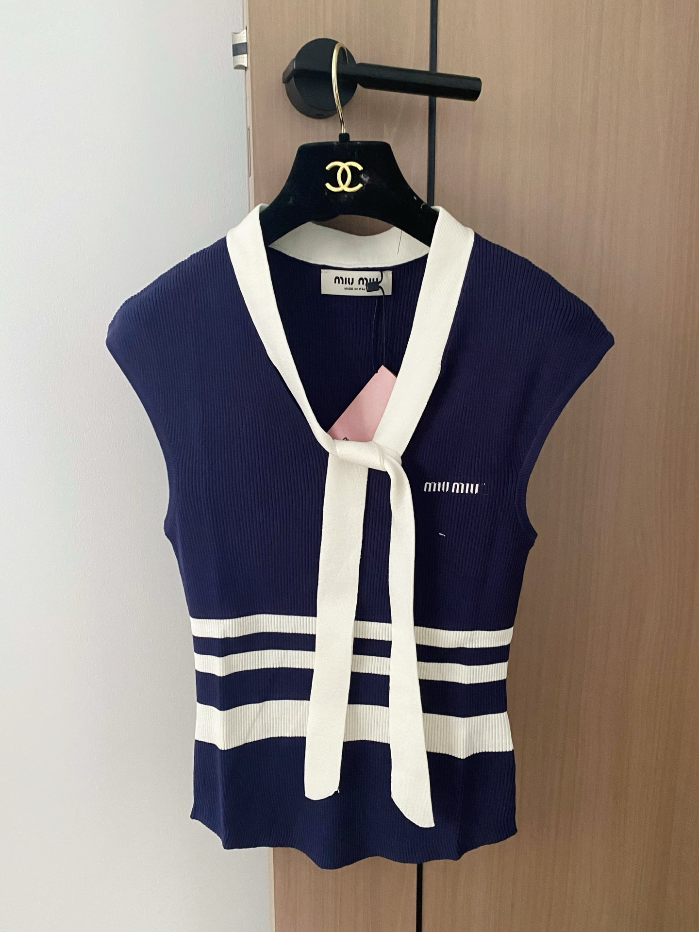 NO:419194,New three-color vest logo embellishment and decoration, slim and versatile color, number of codes //,,alexander wang19860909新款 三色背心 logo点缀修饰 上身显瘦百搭 色 码数//,,alexander wang,Women's clothing