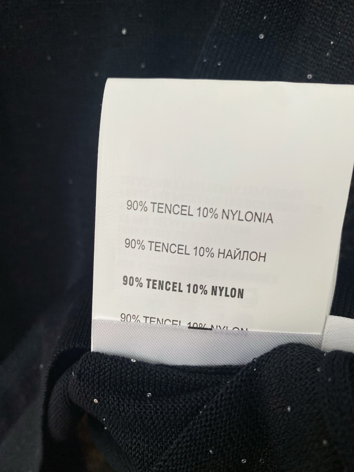 🛒—新款发售— 𝐌𝐢𝐮𝐦𝐢𝐮 𝟐𝟓新款 二色短袖 logo点缀修饰 上身显瘦百搭 𝟐色𝟑碼 𝟑𝟔/𝟑𝟖/
