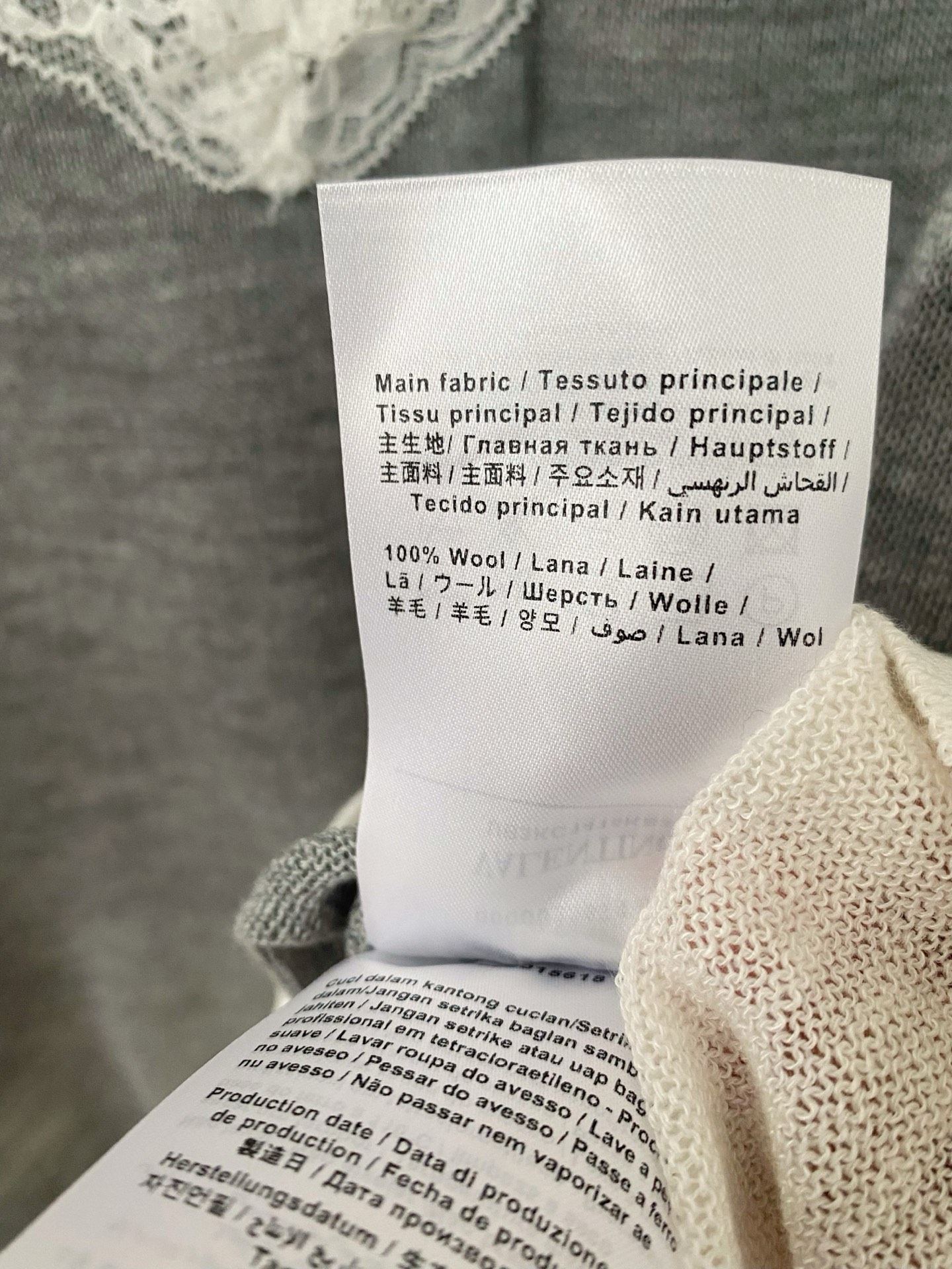 🛒—新款发售— 𝐕𝐀𝐋𝐄𝐍𝐓𝐈𝐍𝐎 𝟐𝟓年新款三色短袖 图案logo修饰点缀 上身時尚鬆弛感🈵️🈵️ 𝟑