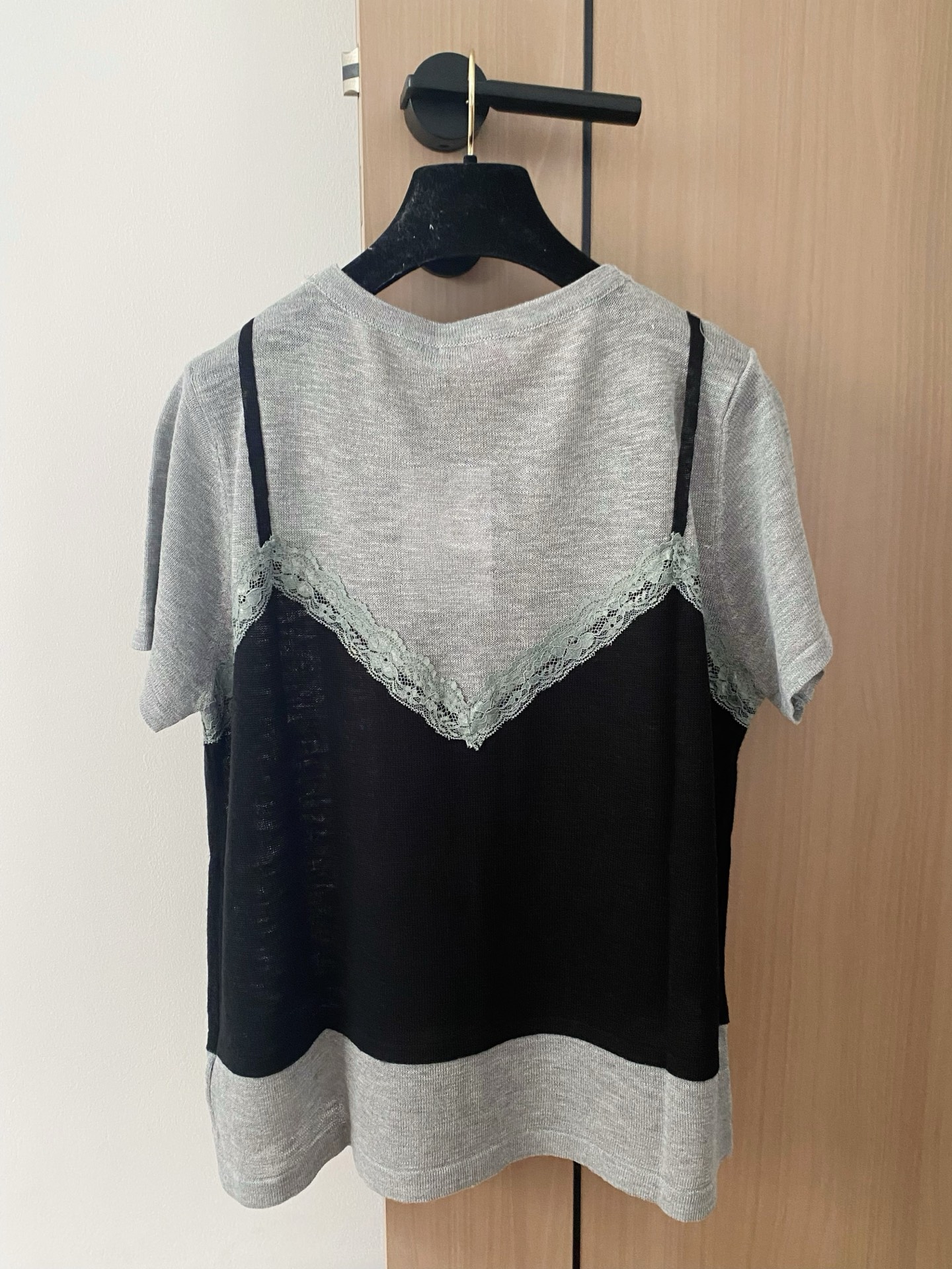 🛒—新款发售— 𝐕𝐀𝐋𝐄𝐍𝐓𝐈𝐍𝐎 𝟐𝟓年新款三色短袖 图案logo修饰点缀 上身時尚鬆弛感🈵️🈵️ 𝟑