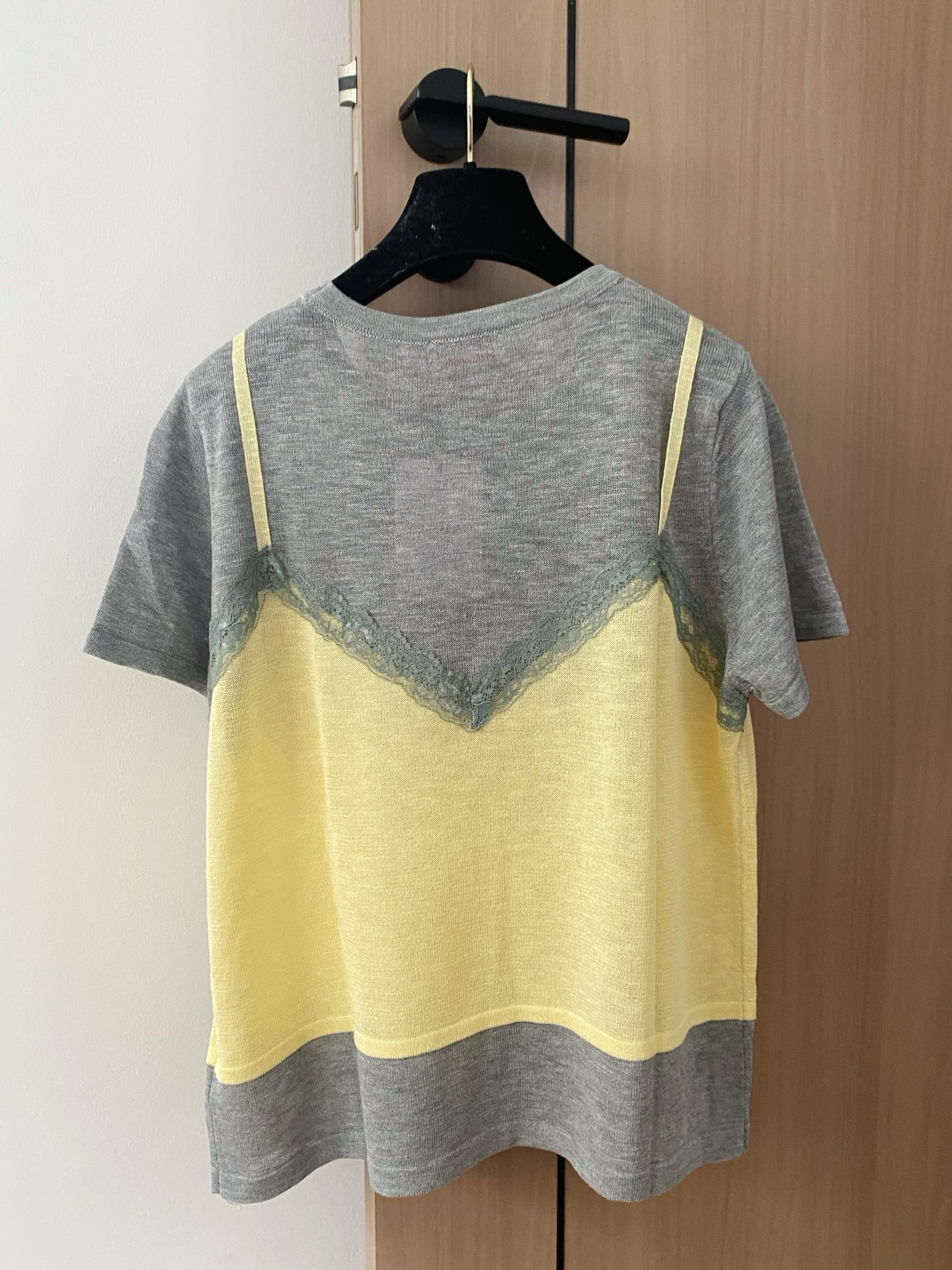 🛒—新款发售— 𝐕𝐀𝐋𝐄𝐍𝐓𝐈𝐍𝐎 𝟐𝟓年新款三色短袖 图案logo修饰点缀 上身時尚鬆弛感🈵️🈵️ 𝟑