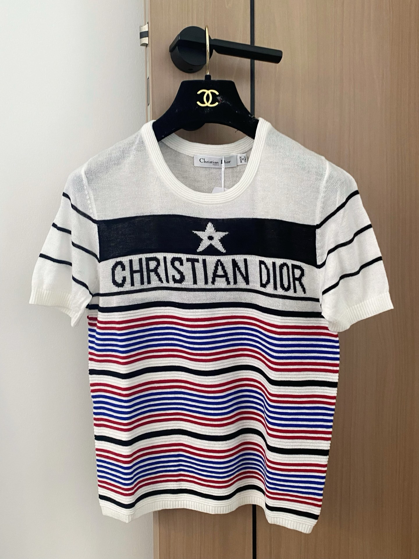 NO:426187,New two-color short-sleeved logo pattern embellishment and decoration, slim and fashionable upper body color code number //, T-shirt, alexander wang19860909新款二色短袖 logo图案点缀修饰 上身顯瘦時尚 色 码数//,,T-shirt,alexander wang,Women's clothing