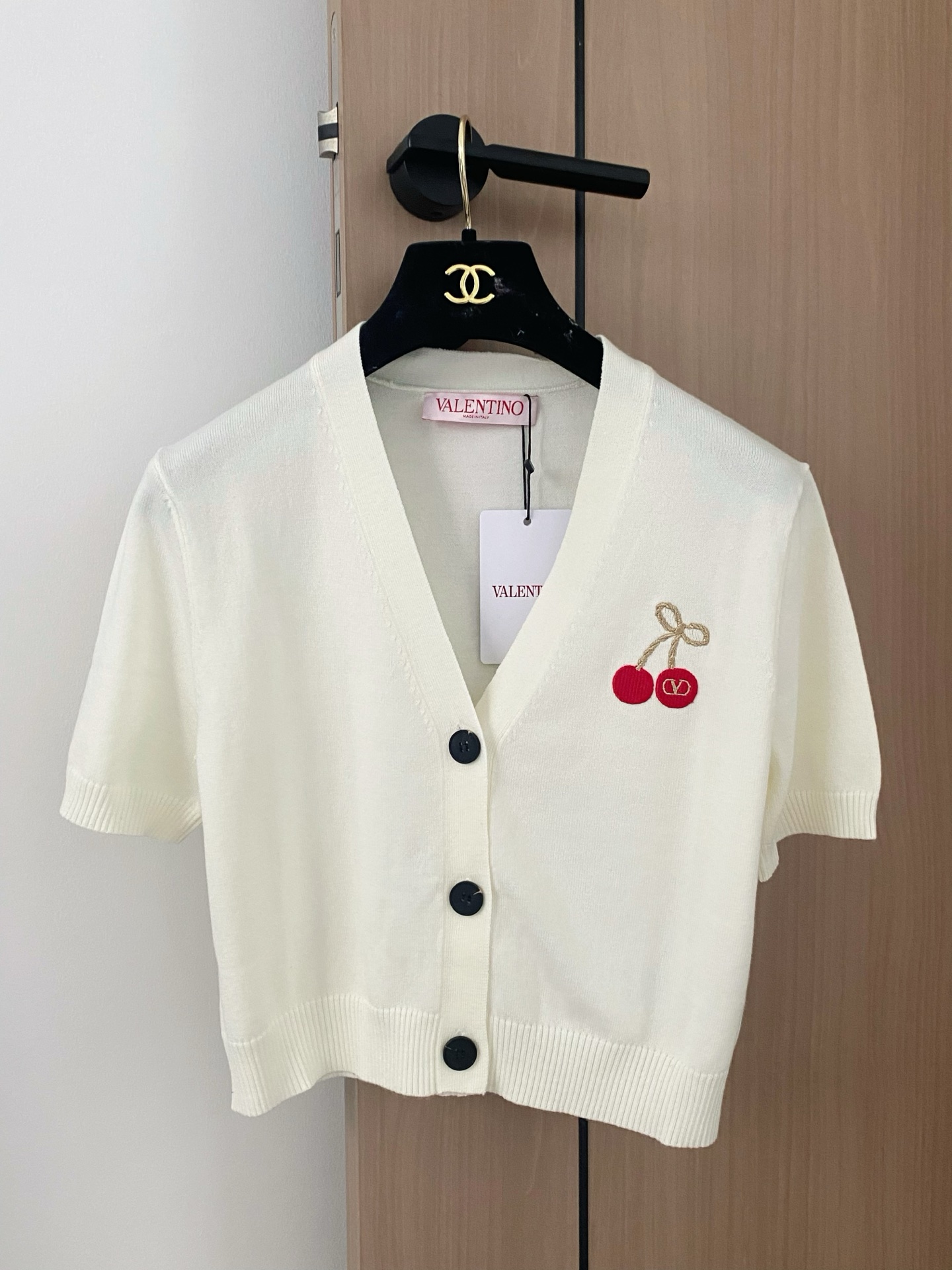 NO:426206,New Year's new two-color cardigan, embroidery pattern logo embellishment, fashionable and relaxing feeling on the upper body, color, number of codes //,,alexander wang19860909年新款二色开衫 刺绣图案logo修饰点缀 上身時尚鬆弛感 色 码数//,,alexander wang,Women's clothing