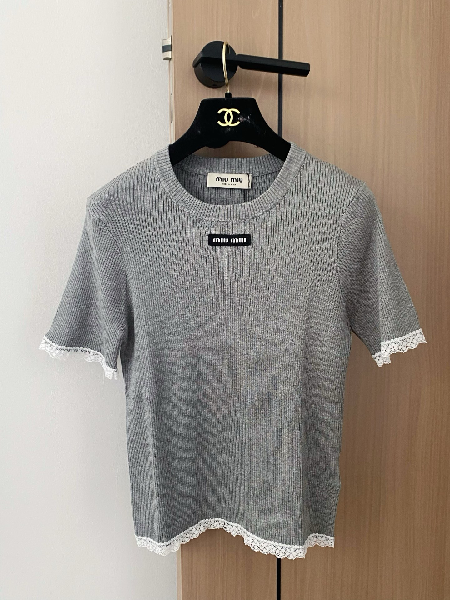NO:426853,New two-color lace short sleeves, medal logo embellishment, slim and versatile color, size //,,T-shirt,alexander wang19860909新款 二色花边短袖 勋章logo点缀修饰 上身显瘦百搭 色 码数//,,T-shirt,alexander wang,Women's clothing