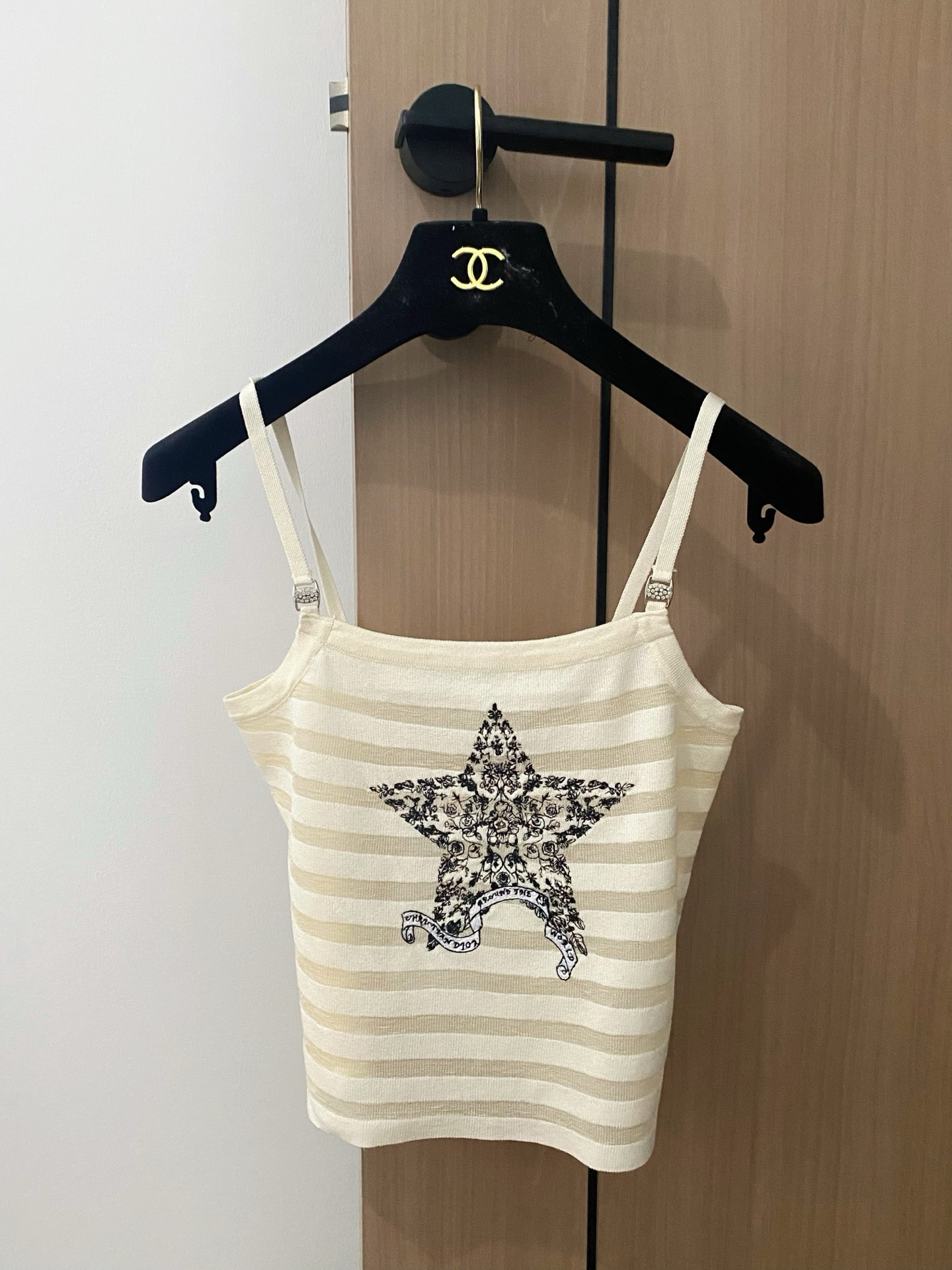 NO:430406,New two-color suspender embroidered logo pattern embellishment! Slimming and fashionable upper body size //, alexander wang19860909新款二色吊带 刺绣logo图案点缀修饰！上身顯瘦時尚 码数//,,alexander wang,Women's clothing
