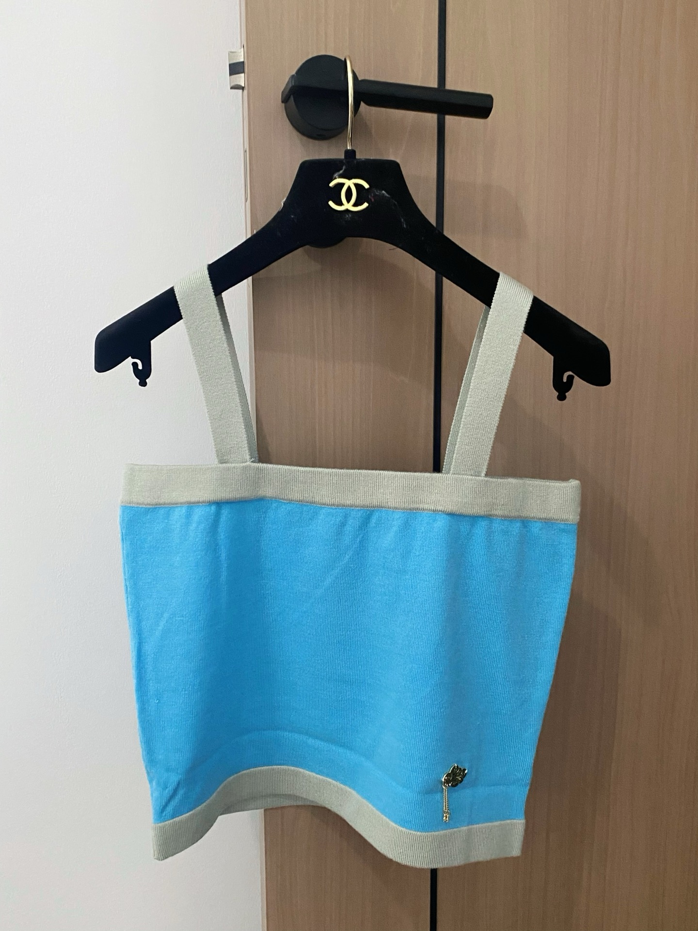 NO:429705,New four-color suspender fabric breathable hardware logo button embellishment high-end atmosphere on the upper body color number //, alexander wang19860909新款 四色吊带 面料透气 五金logo纽扣修饰点缀 上身高级氛围感 色 码数//,,alexander wang,Women's clothing