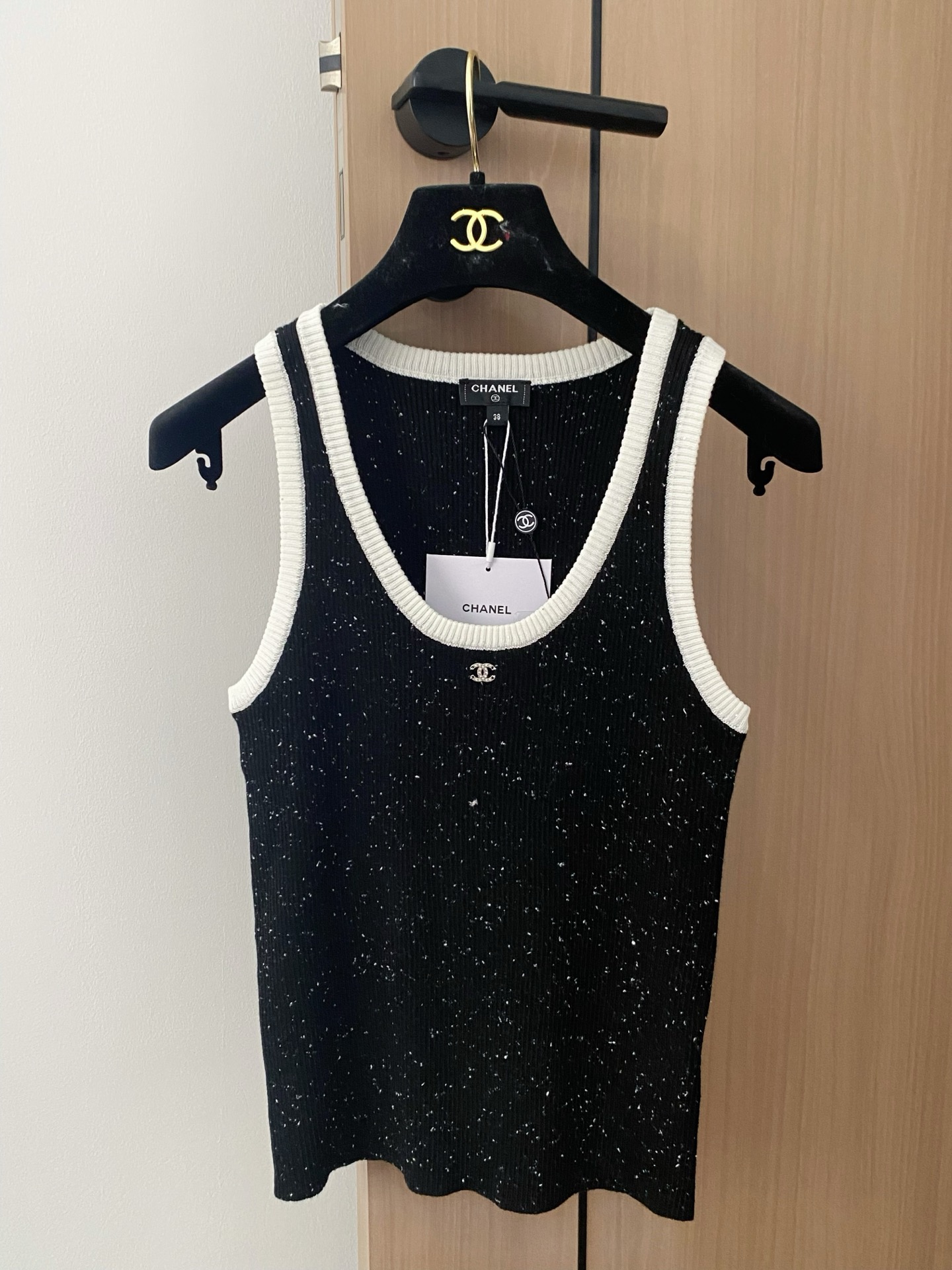 NO:429621,New two-color vest, breathable fabric, logo pattern embellishment, high-end atmosphere on the upper body, size //,,alexander wang19860909新款 二色背心 面料透气 logo图案修饰点缀 上身高级氛围感 码数//,,alexander wang,Women's clothing