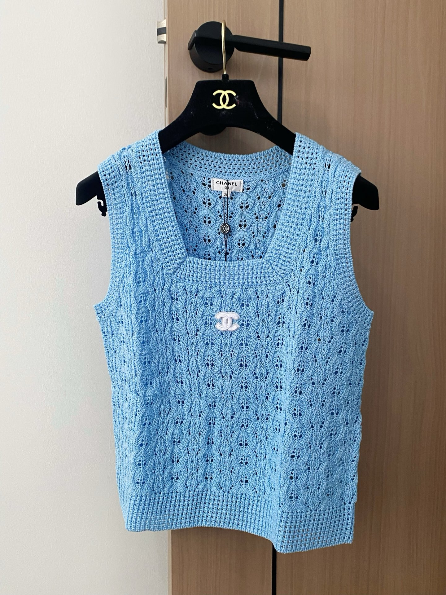 NO:429649,New style hot vest, breathable fabric, logo pattern embellishment, high-end atmosphere on the upper body, size //,,alexander wang19860909新款 爆款背心 面料透气 logo图案修饰点缀 上身高级氛围感 码数//,,alexander wang,Women's clothing