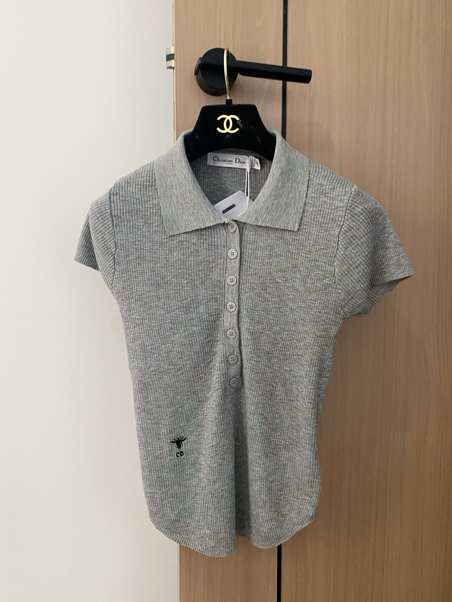 NO:429658,New two-color short-sleeved embroidered logo pattern embellishment and decoration, slim and fashionable upper body color code number //, T-shirt, alexander wang19860909新款 二色短袖 刺绣logo图案点缀修饰 上身顯瘦時尚 色 码数//,,T-shirt,alexander wang,Women's clothing