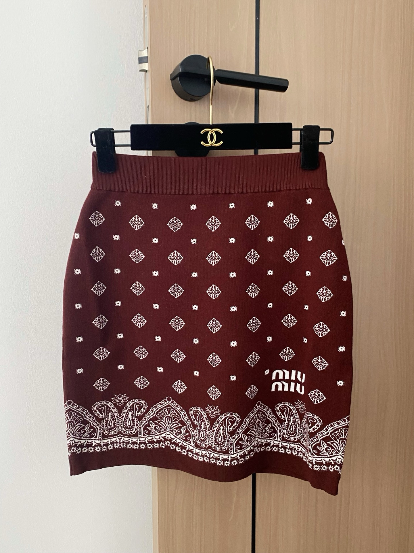NO:429693,New two-color skirt, embroidered and embroidered, age-reducing girl, slim and versatile color, size //, skirts, alexander wang19860909新款 二色半裙 刺绣logo点缀修饰 减龄少女 上身显瘦百搭 色 码数//,,skirts,alexander wang,Women's clothing
