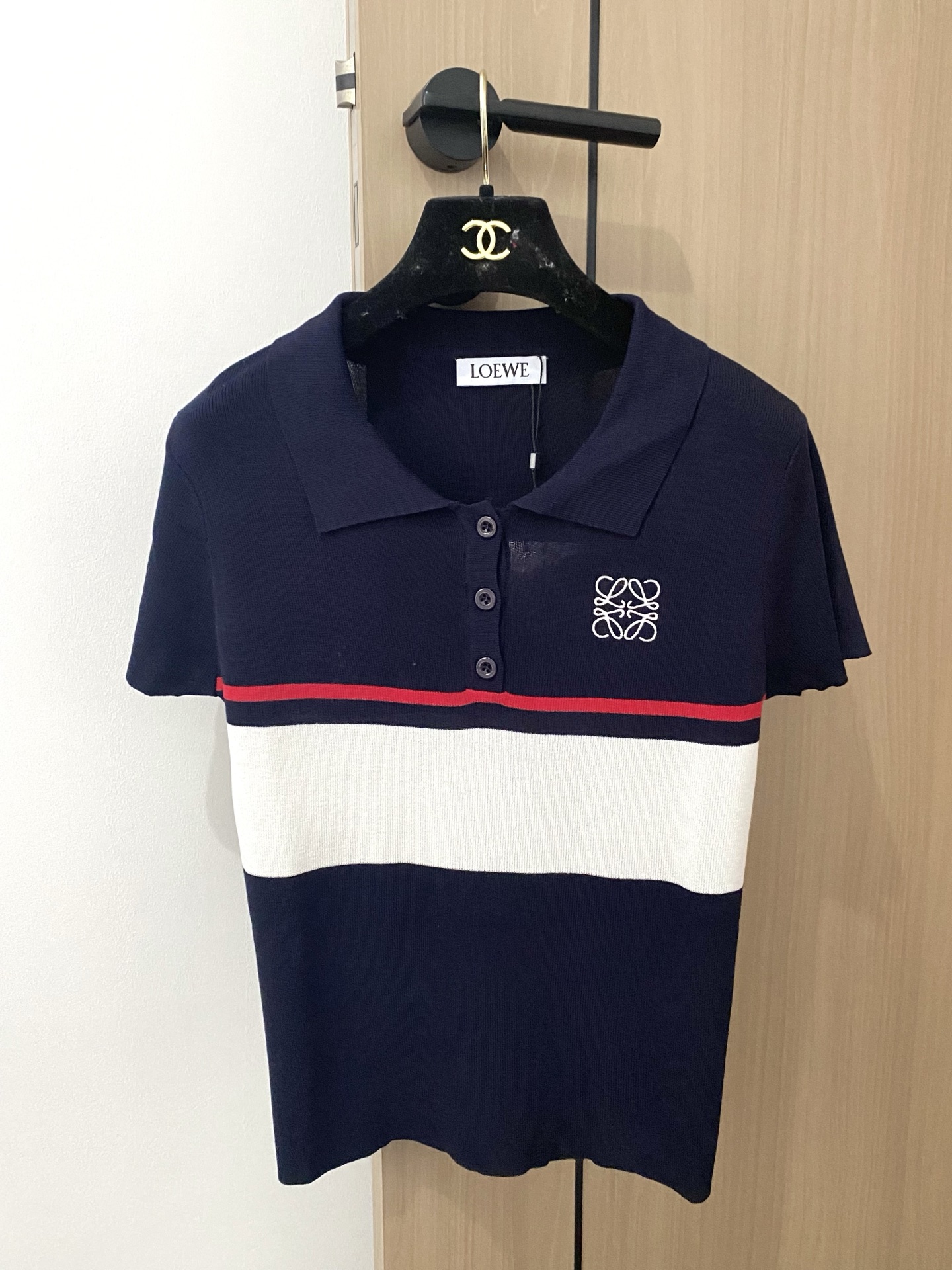 NO:433891,New two-color lapel short sleeves, embroidered and logo embroidered and modified! Super slim upper body color number // m, T-shirt,alexander wang19860909新款 二色翻领短袖 刺绣图案logo修饰搭配！上身超級顯瘦 色 码数// m,,T-shirt,alexander wang,Women's clothing