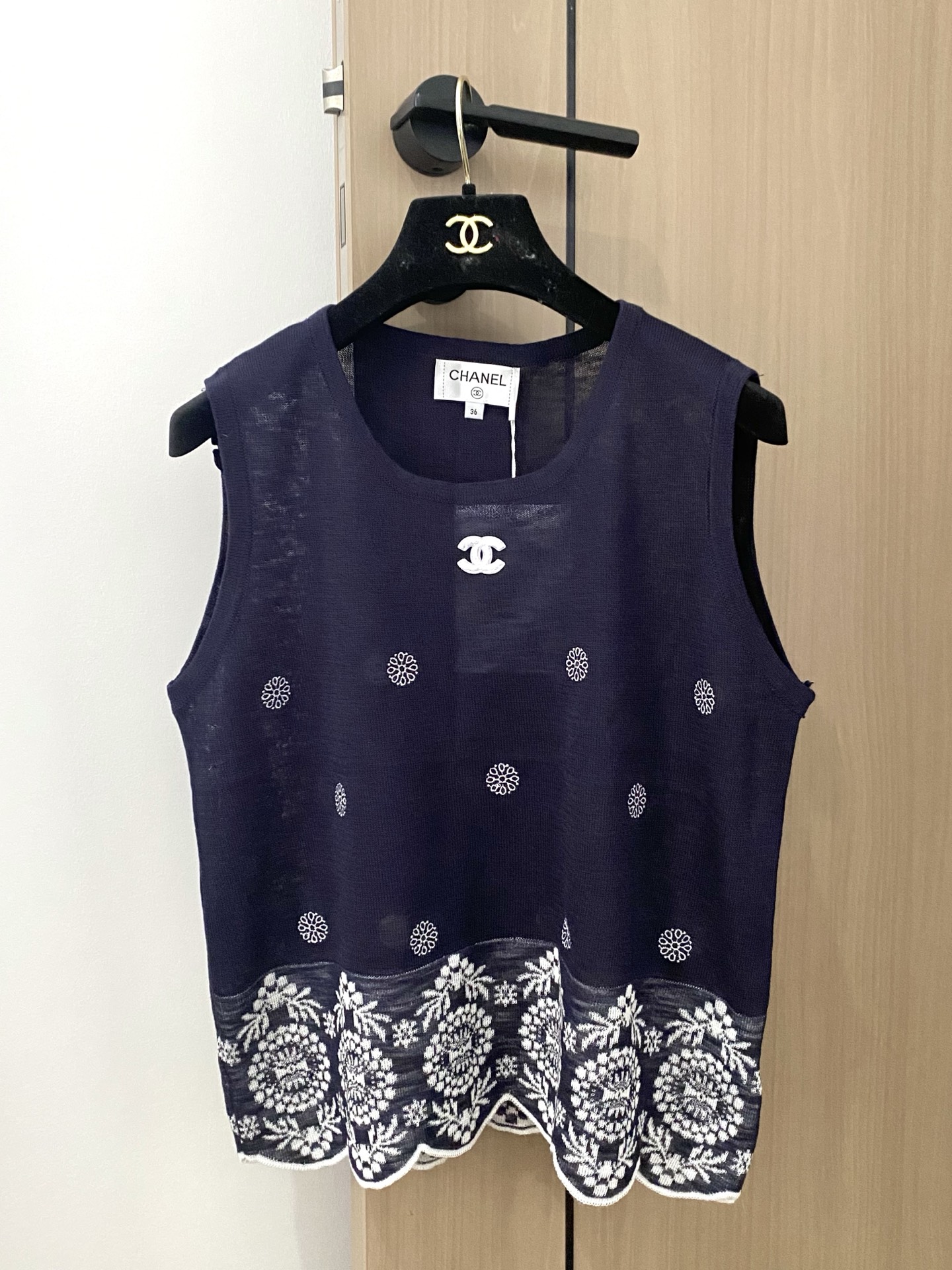 NO:432633,New two-color vest, breathable fabric, logo pattern embellishment, high-end atmosphere, color, code number //,,alexander wang19860909新款 二色背心 面料透气 logo图案修饰点缀 上身高级氛围感 色 码数//,,alexander wang,Women's clothing