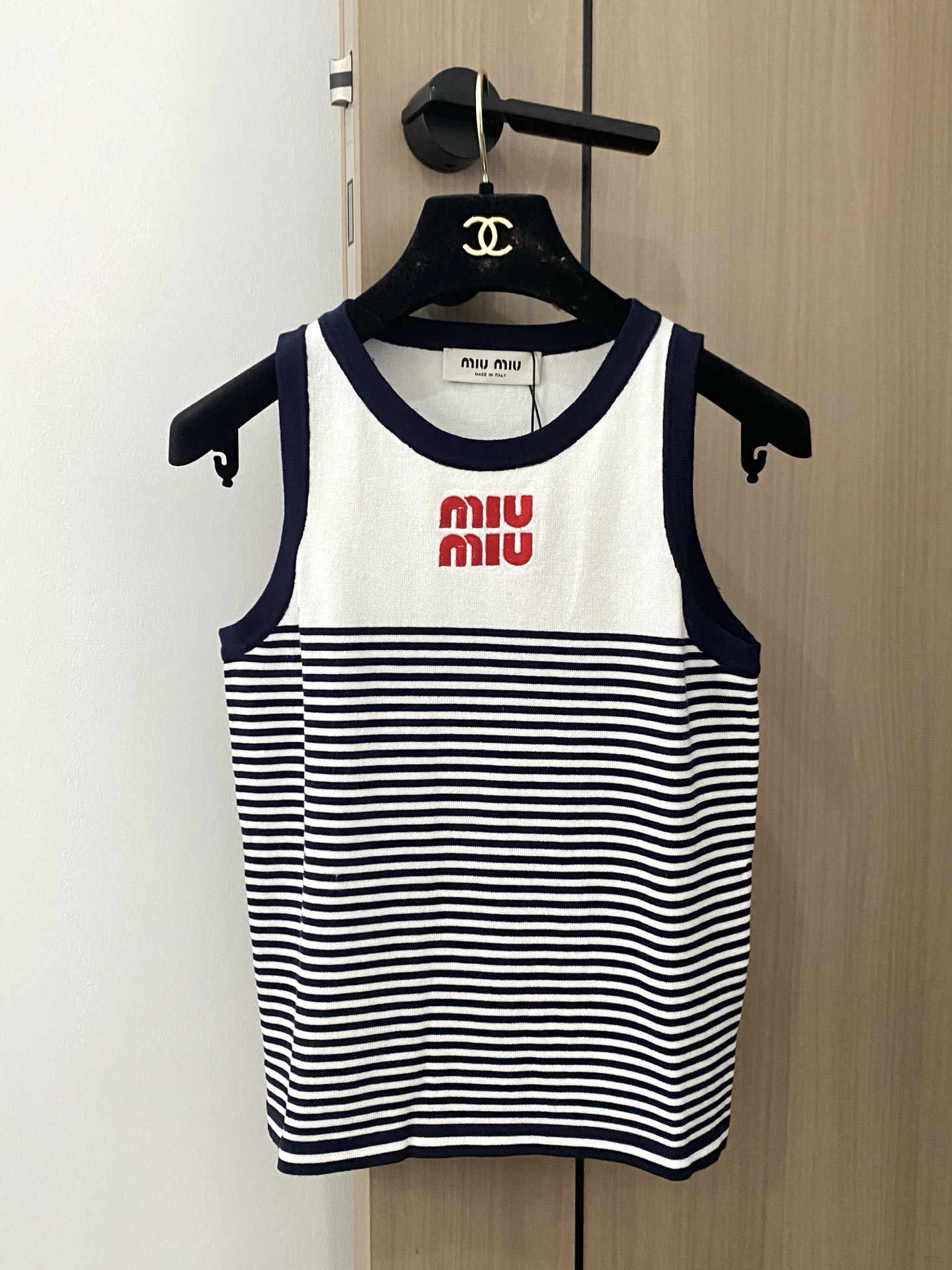 NO:432623,New striped vest, embroidered and embroidered, age-reducing upper body and versatile size //,,alexander wang19860909新款 条纹背心 刺绣logo点缀修饰 减龄上身显瘦百搭 码数//,,alexander wang,Women's clothing