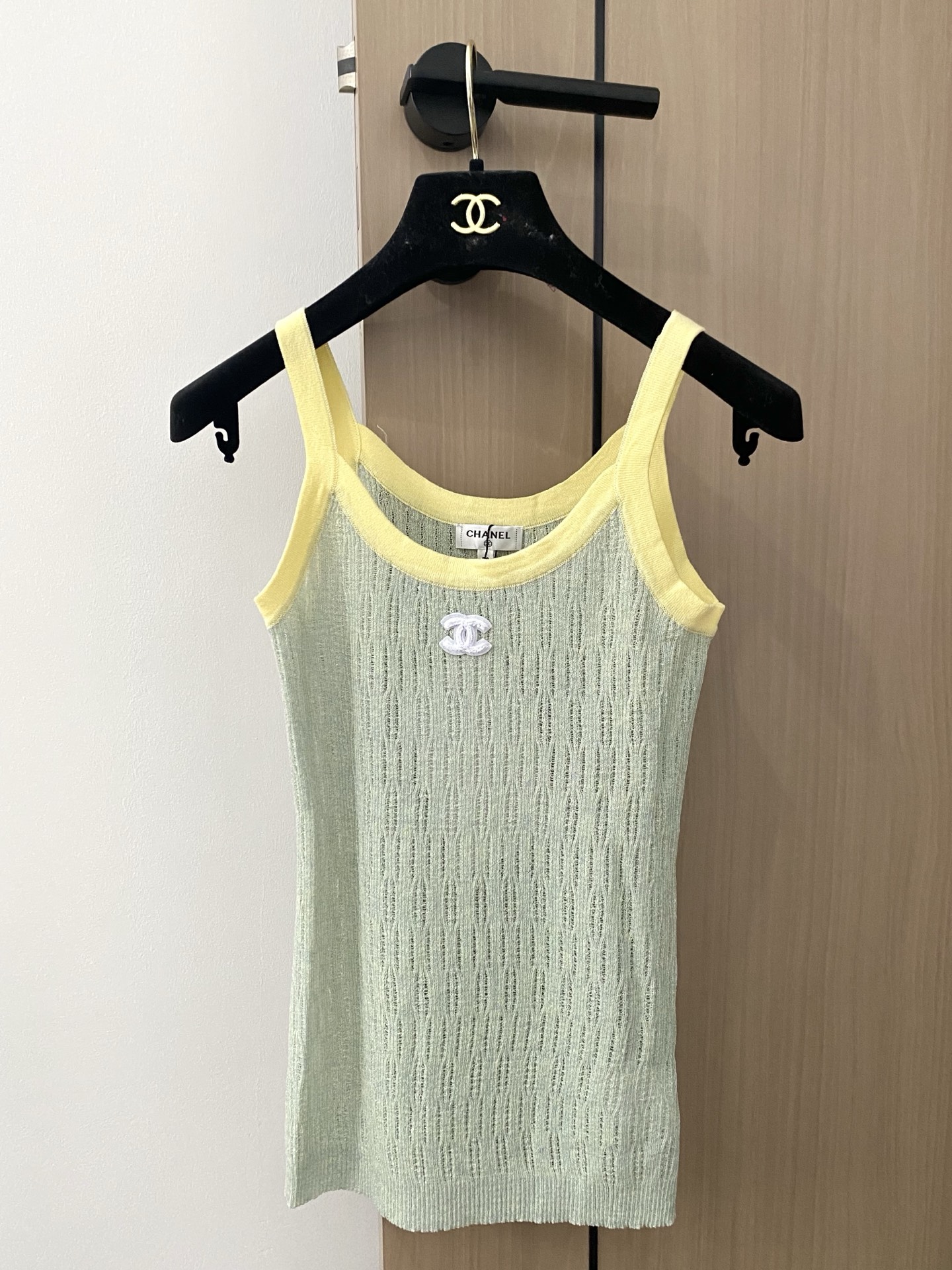 NO:432611,New three-color vest, breathable fabric, logo pattern embellishment, high-end atmosphere, color, code number //,,alexander wang19860909新款 三色背心 面料透气 logo图案修饰点缀 上身高级氛围感 色 码数//,,alexander wang,Women's clothing