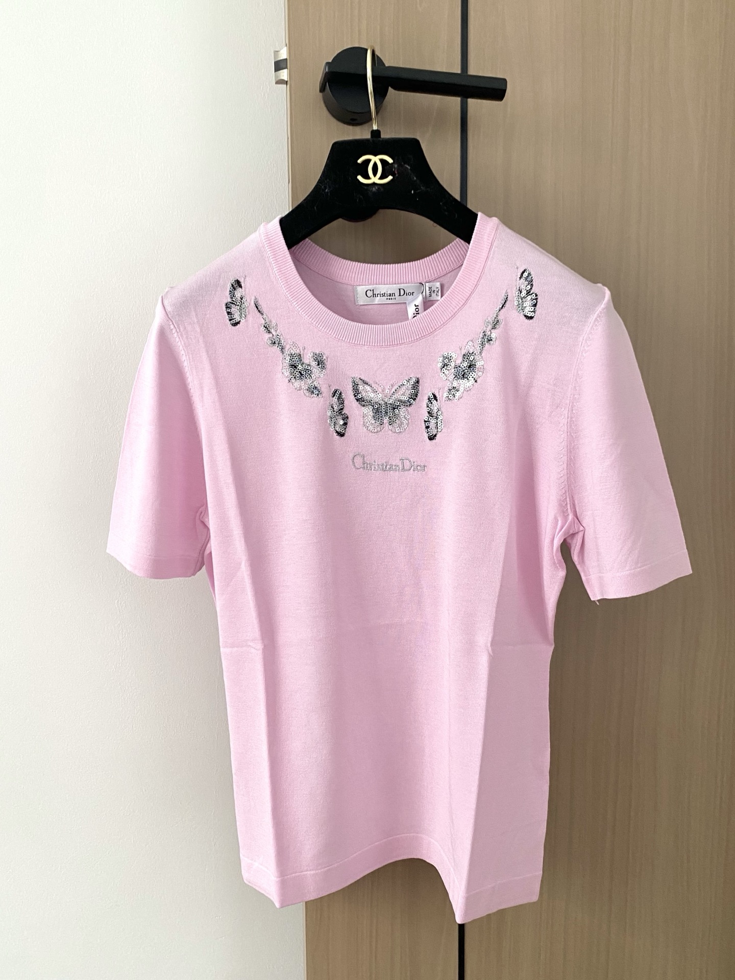 NO:433885,New three-color short sleeves, exquisite embroidered logo pattern embellishment, slim and fashionable upper body color, code number //,,T-shirt,alexander wang19860909新款 三色短袖 精美刺绣logo图案点缀修饰 上身顯瘦時尚 色 码数//,,T-shirt,alexander wang,Women's clothing