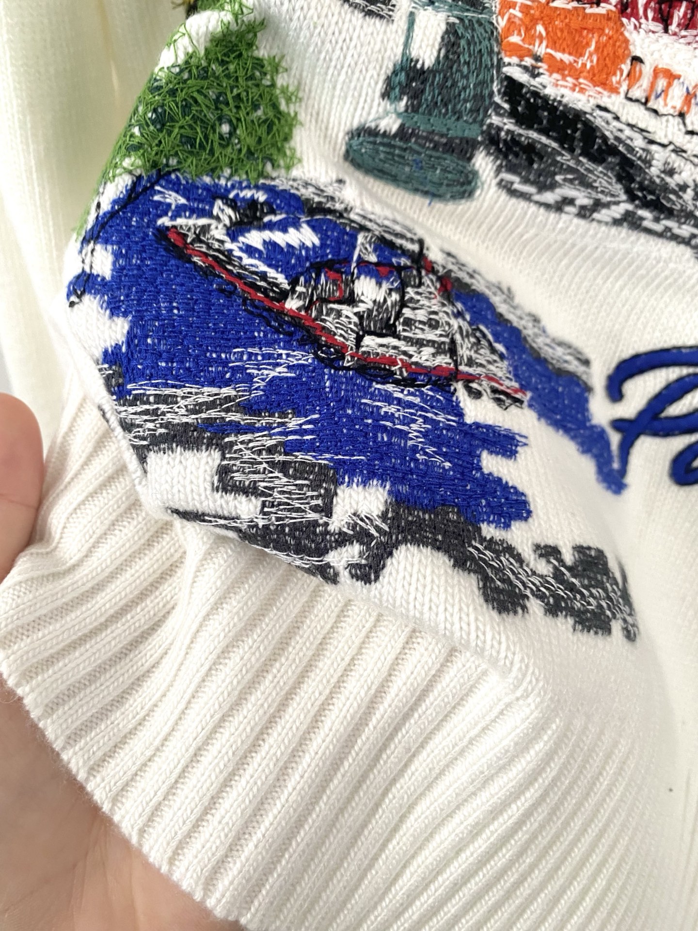 𝐃𝐢𝐨𝐫 𝟐𝟓 新款长袖 精美刺绣logo图案点缀修饰！上身顯瘦時尚 
码数：𝟑𝟔/𝟑𝟖/𝟒𝟎 
