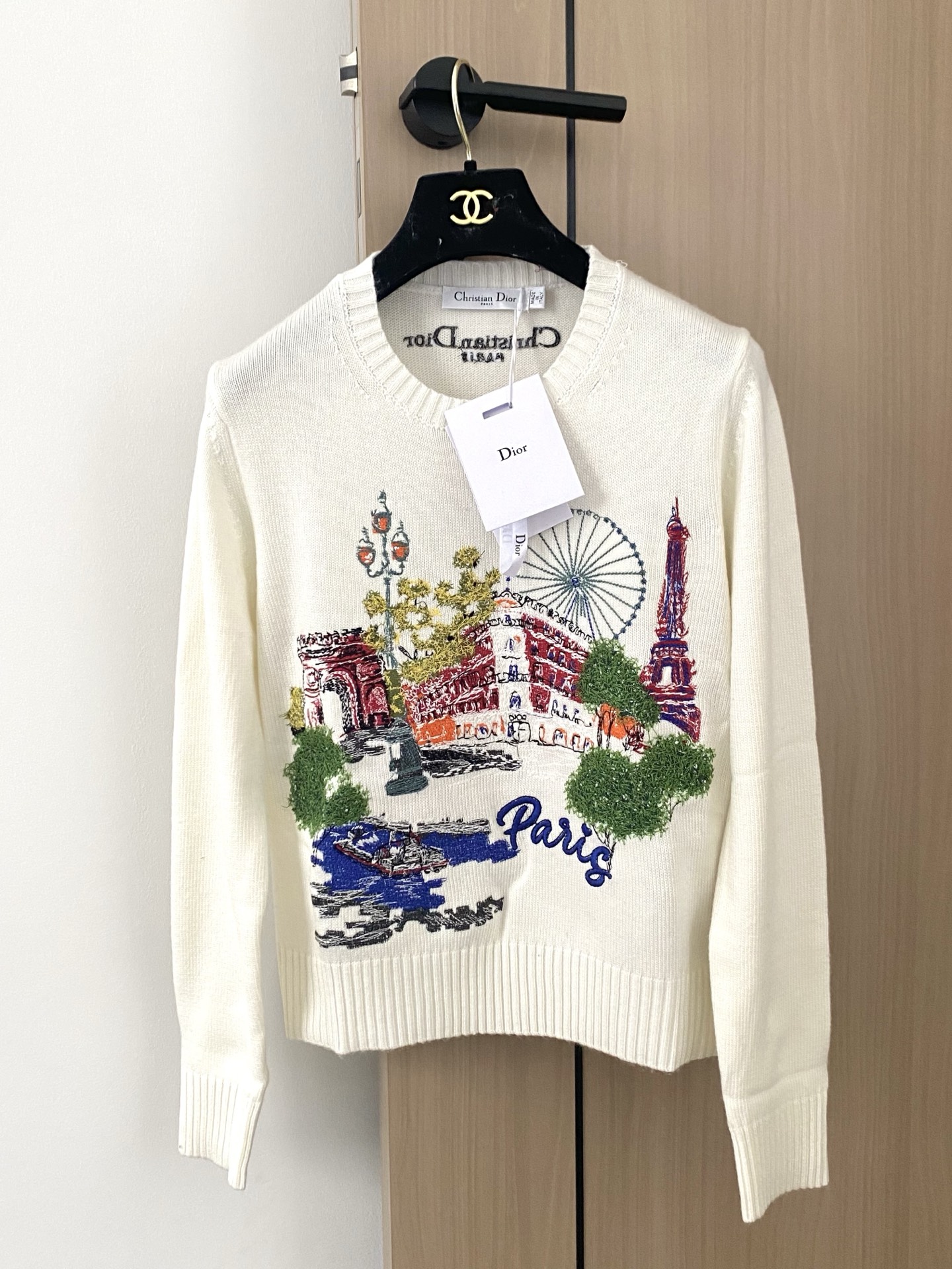 𝐃𝐢𝐨𝐫 𝟐𝟓 新款长袖 精美刺绣logo图案点缀修饰！上身顯瘦時尚 
码数：𝟑𝟔/𝟑𝟖/𝟒𝟎 
