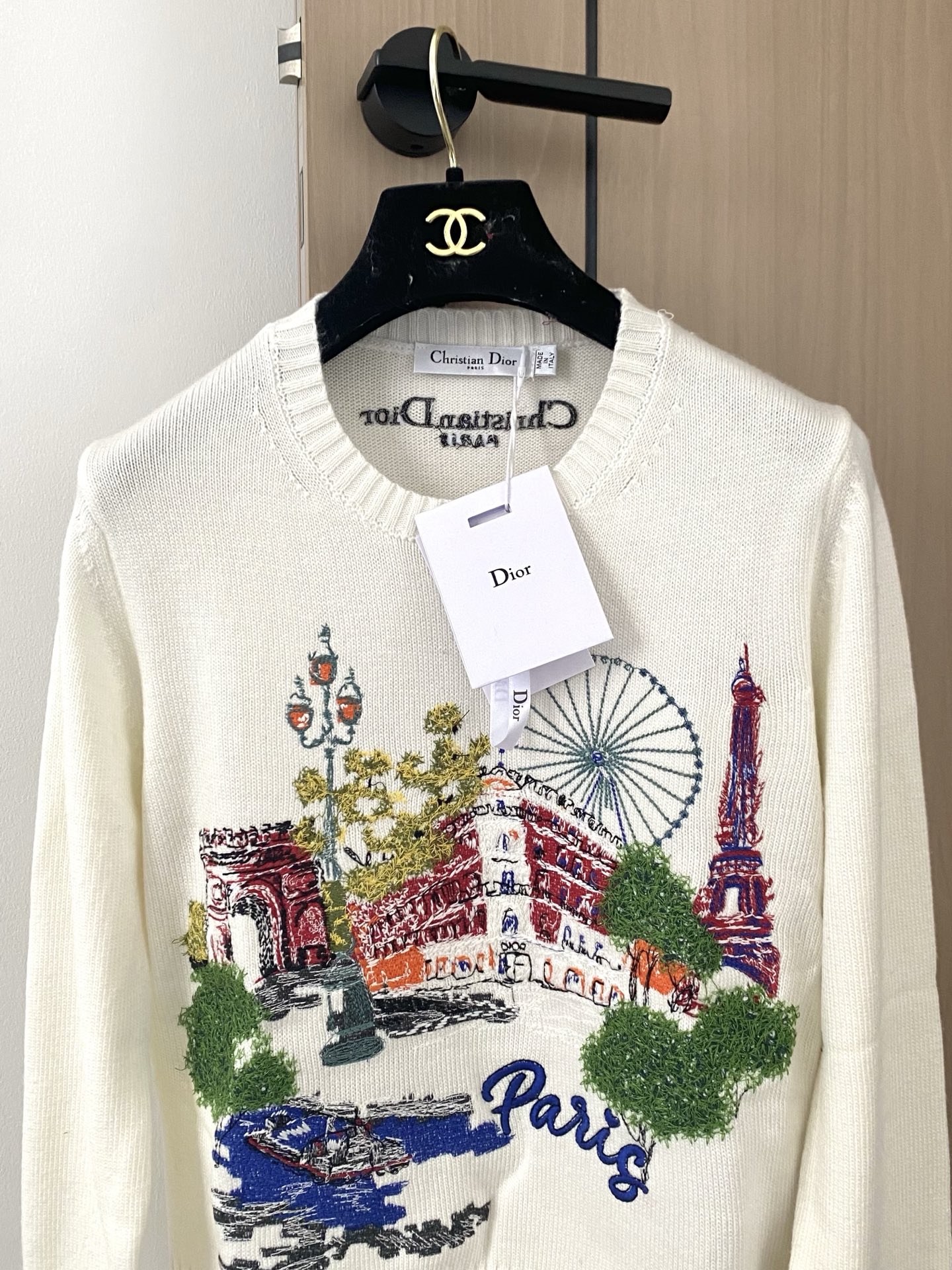 𝐃𝐢𝐨𝐫 𝟐𝟓 新款长袖 精美刺绣logo图案点缀修饰！上身顯瘦時尚 
码数：𝟑𝟔/𝟑𝟖/𝟒𝟎 
