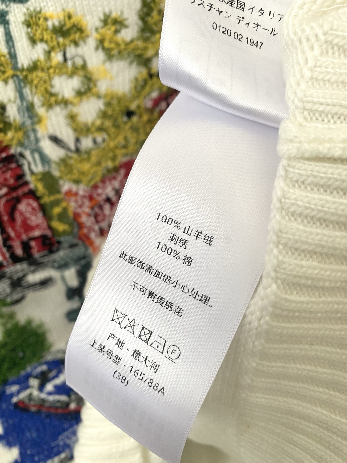 𝐃𝐢𝐨𝐫 𝟐𝟓 新款长袖 精美刺绣logo图案点缀修饰！上身顯瘦時尚 
码数：𝟑𝟔/𝟑𝟖/𝟒𝟎 
