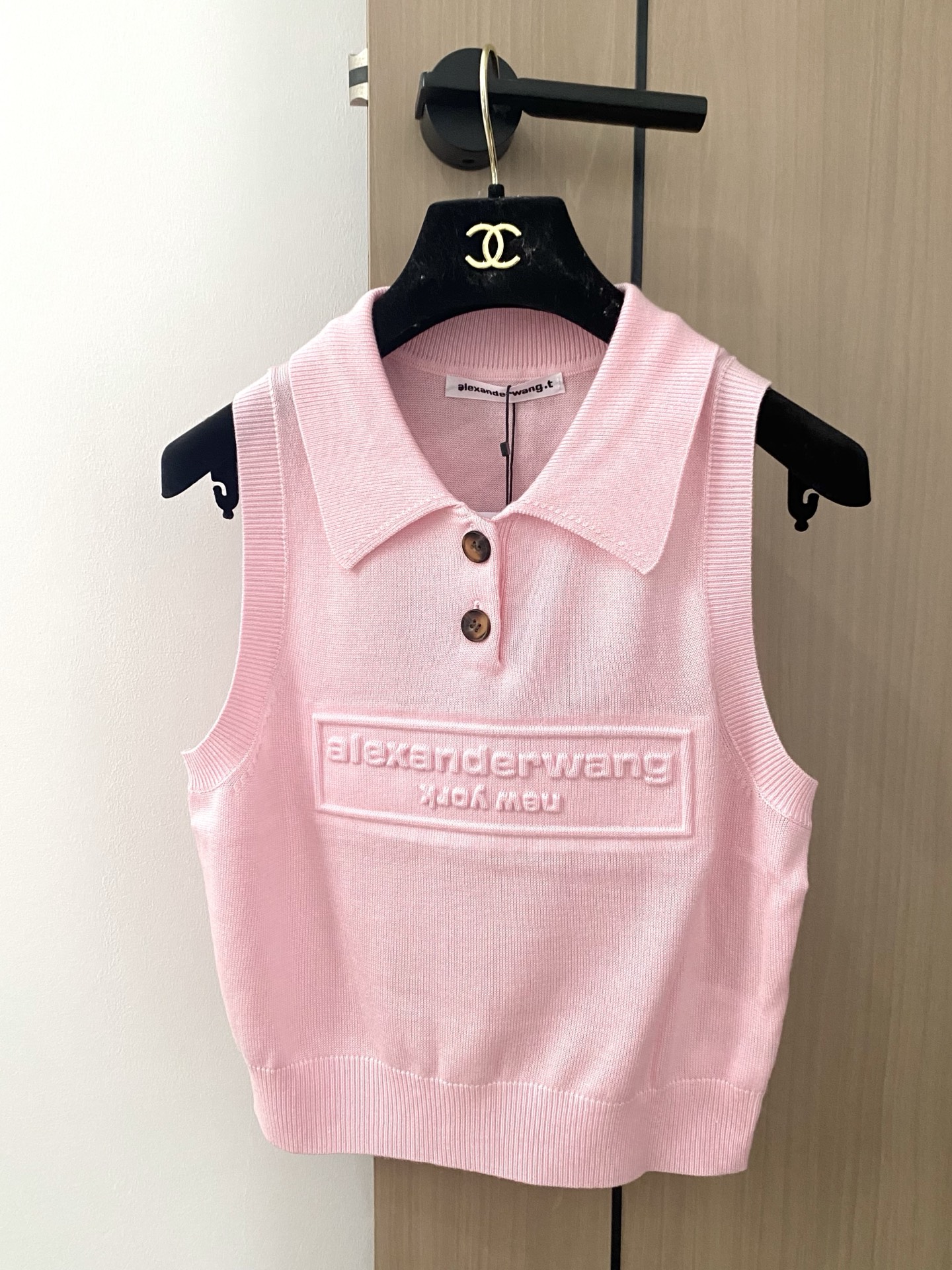 NO:437906,New three-color lapel vest logo embellishment, top body slim and versatile color code //,,alexander wang19860909新款 三色翻领背心 logo点缀修饰 上身显瘦百搭 色碼 //,,alexander wang,Women's clothing