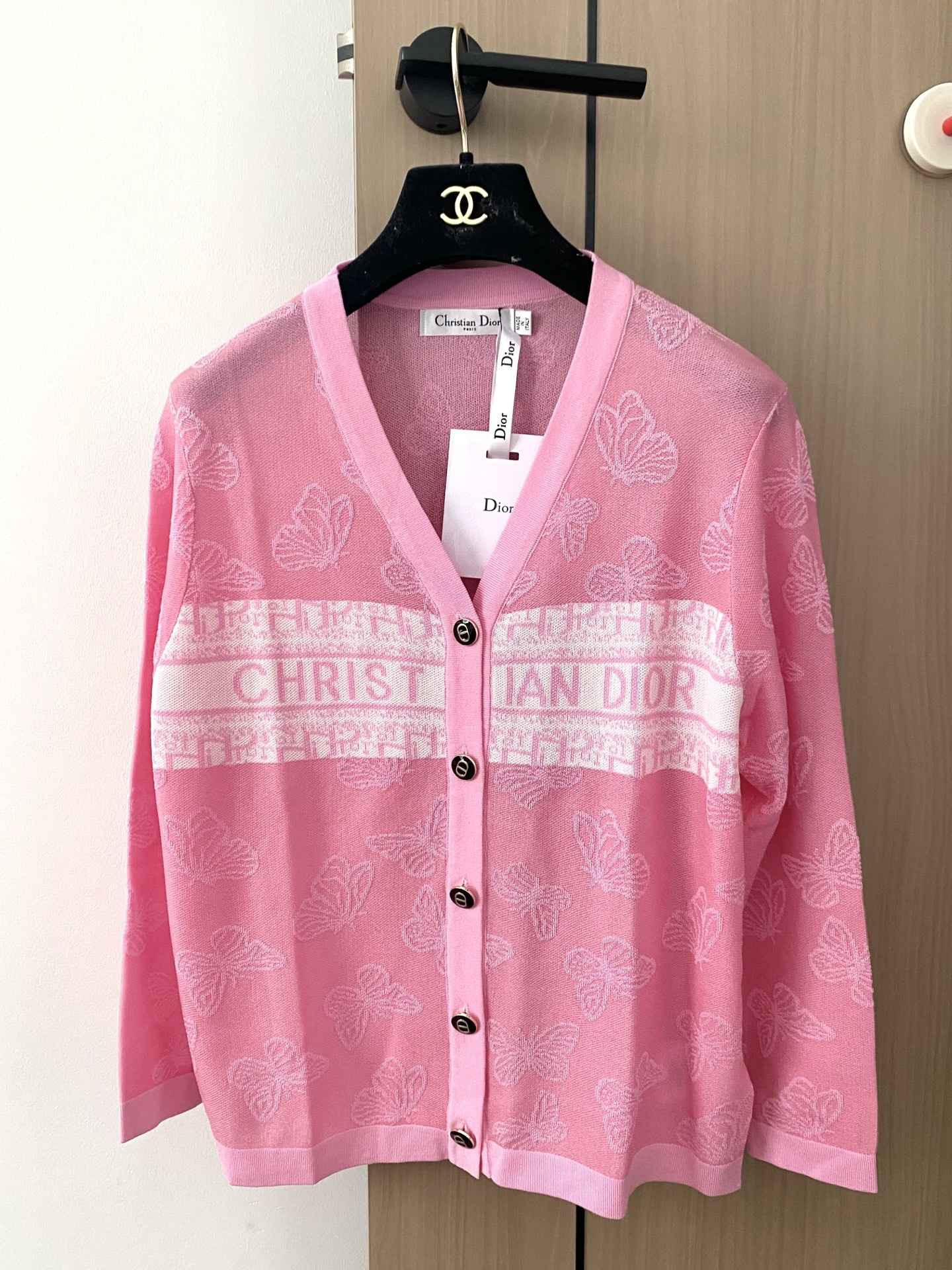 NO:440443,New three-color cardigan, exquisite butterfly logo pattern embellishment, slim and fashionable upper body color //,,alexander wang19860909新款 三色开衫 精美蝴蝶logo图案点缀修饰 上身顯瘦時尚 色 //,,alexander wang,Women's clothing