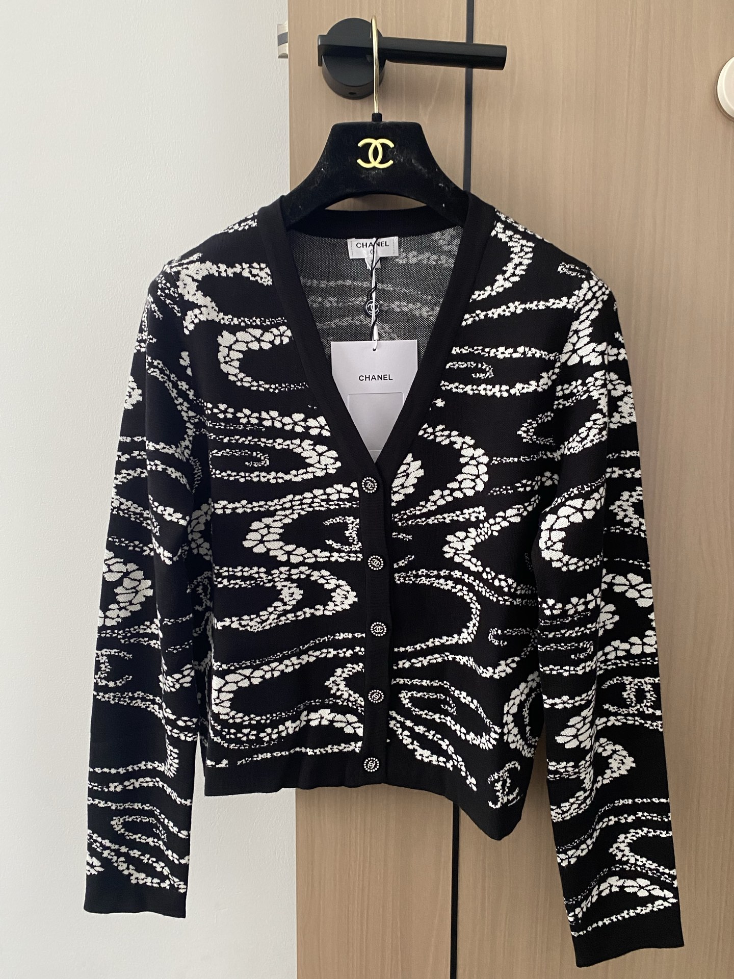 NO:440421,New style series cardigans, breathable fabric, logo pattern embellishment, high-end atmosphere, color //,,alexander wang19860909新款 系列款开衫 面料透气 logo图案修饰点缀 上身高级氛围感 色 //,,alexander wang,Women's clothing