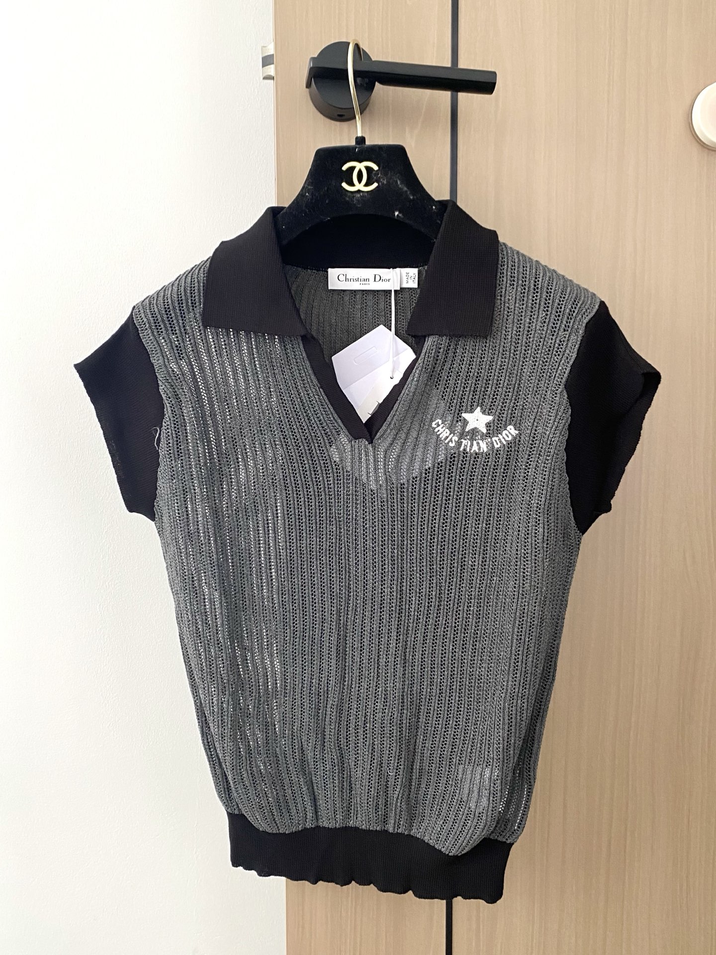 NO:440428,New two-color vest Logo pattern embellishment and decoration, slim and fashionable upper body color //,,alexander wang19860909新款 二色背心 Logo图案点缀修饰 上身顯瘦時尚 色 //,,alexander wang,Women's clothing