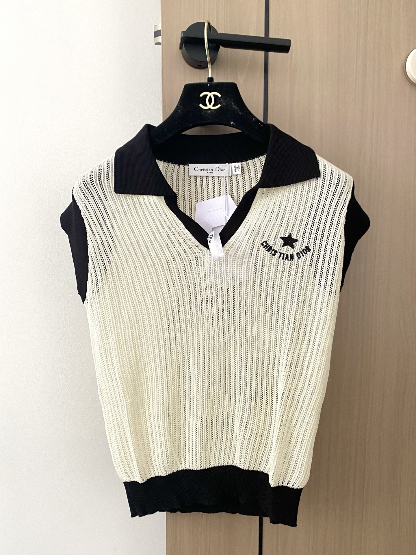 NO:440436,New two-color vest Logo pattern embellishment and decoration, slim and fashionable upper body color //,,alexander wang19860909新款 二色背心 Logo图案点缀修饰 上身顯瘦時尚 色 //,,alexander wang,Women's clothing